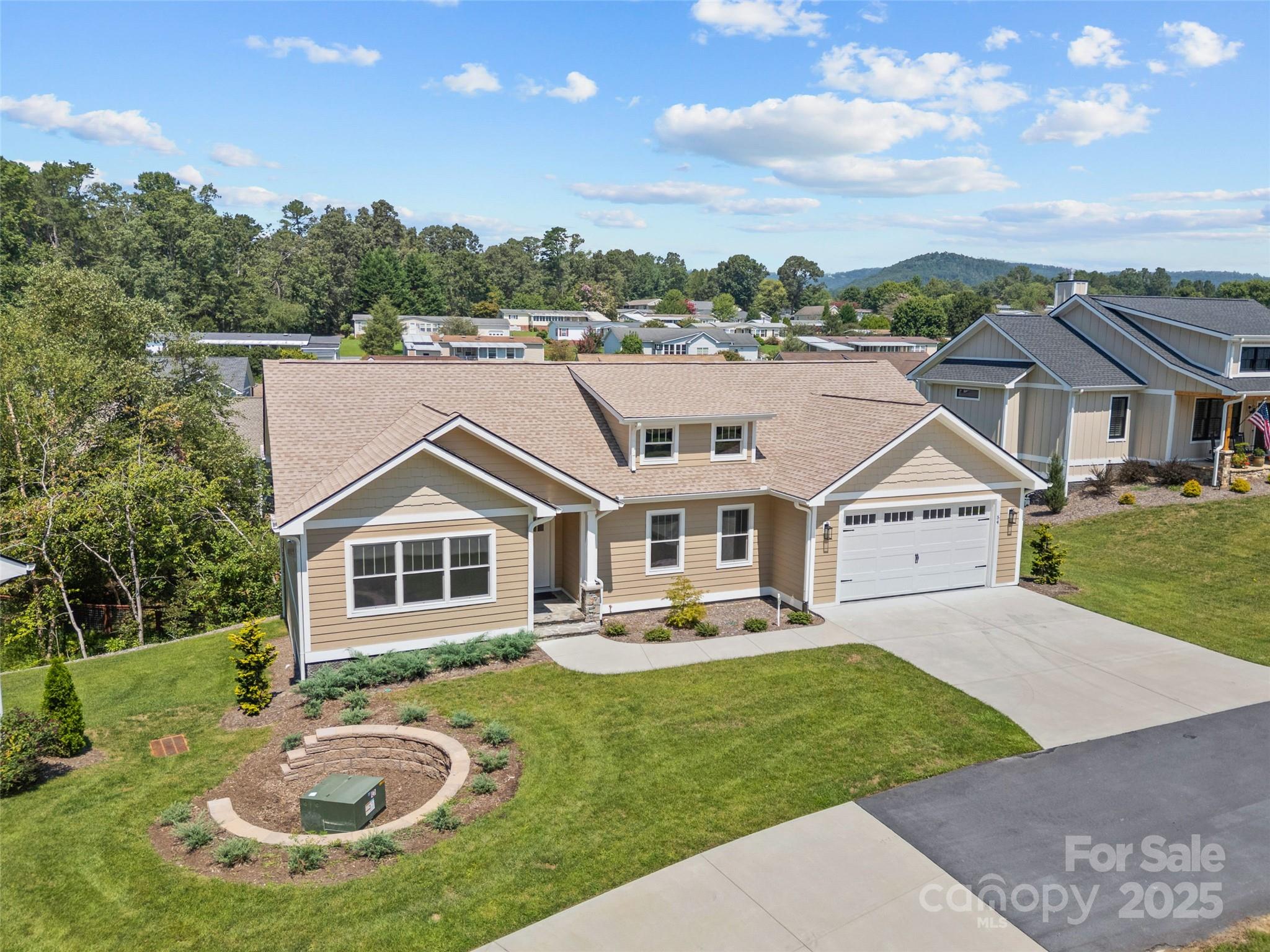 54 Olde Oak Lane — Hendersonville