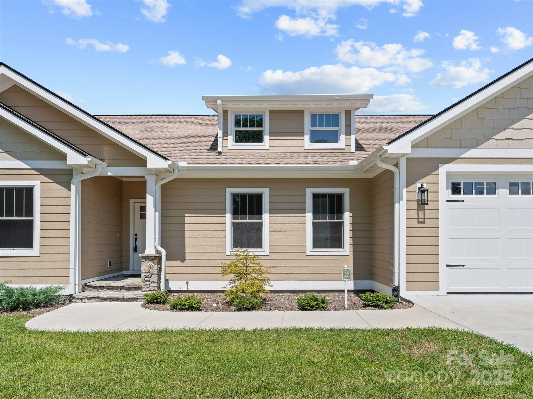 54 Olde Oak Lane — Hendersonville