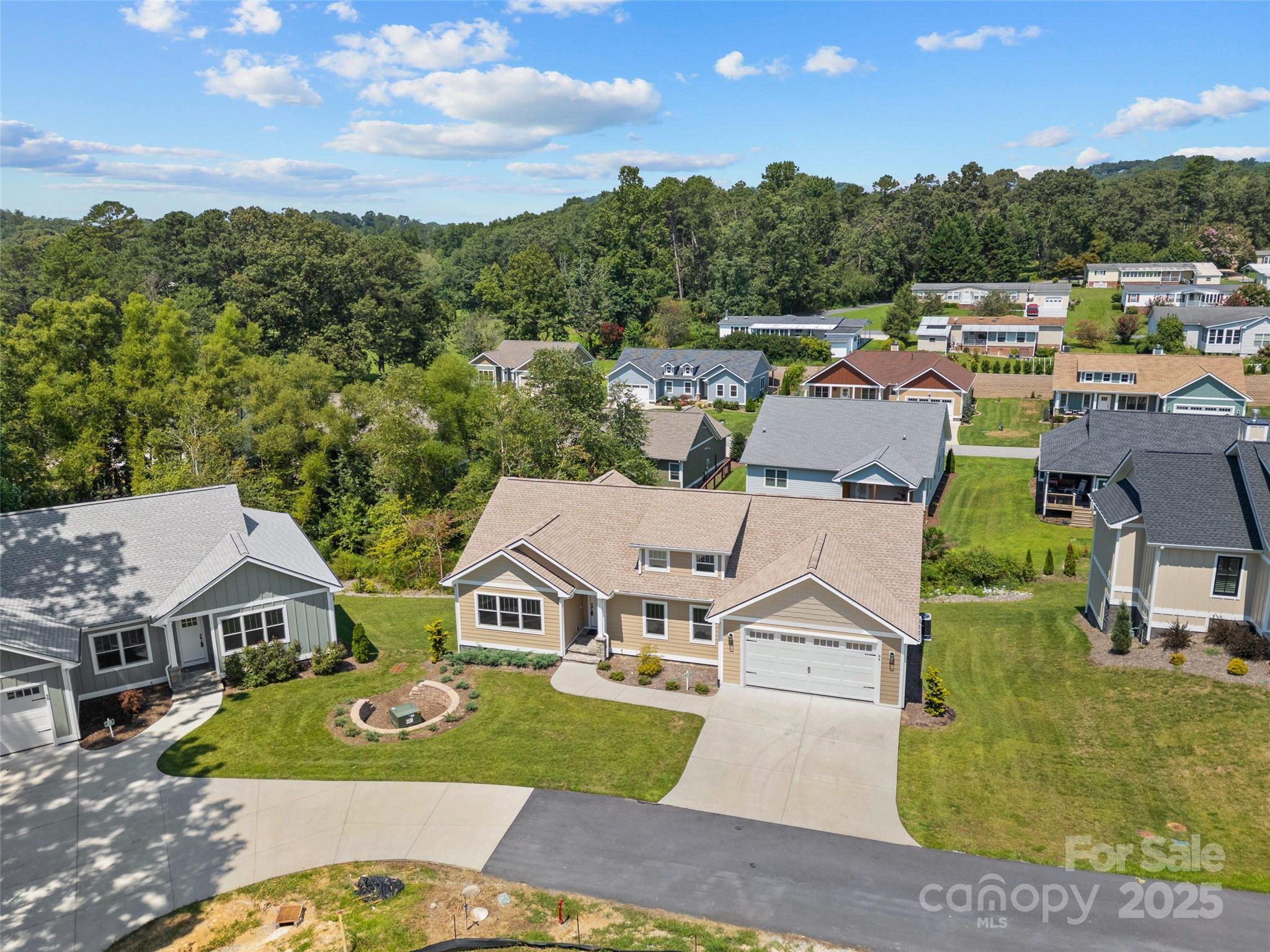 54 Olde Oak Lane — Hendersonville