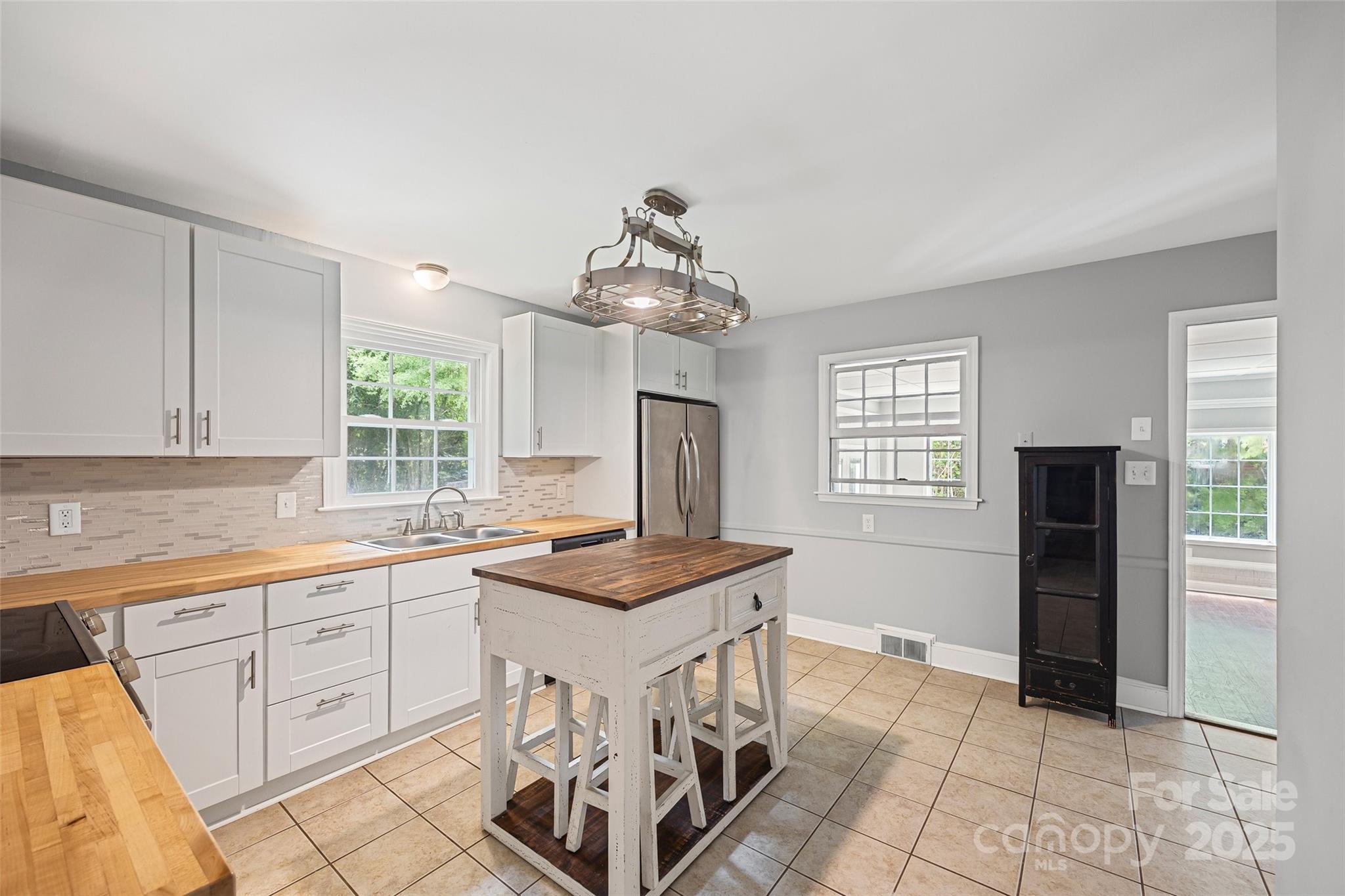 1045 Dooley Drive — Charlotte