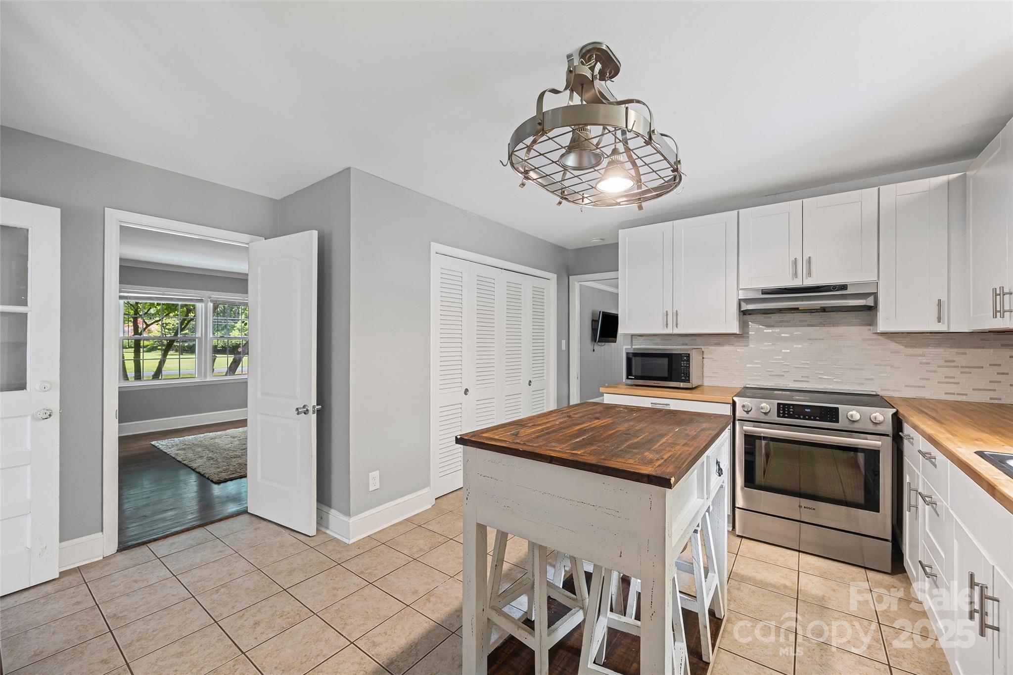 1045 Dooley Drive — Charlotte