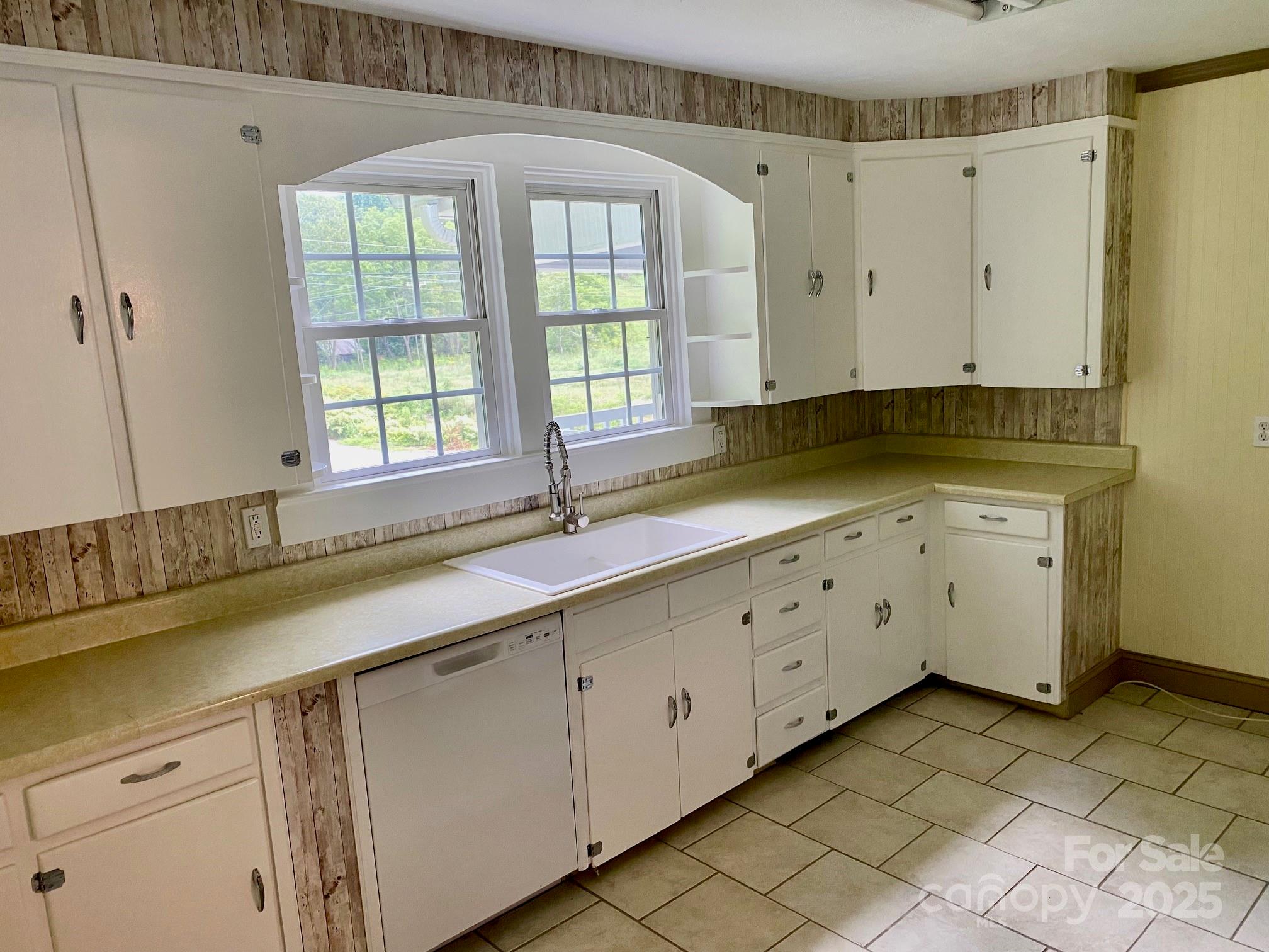1294 Cane Creek Road — Bakersville