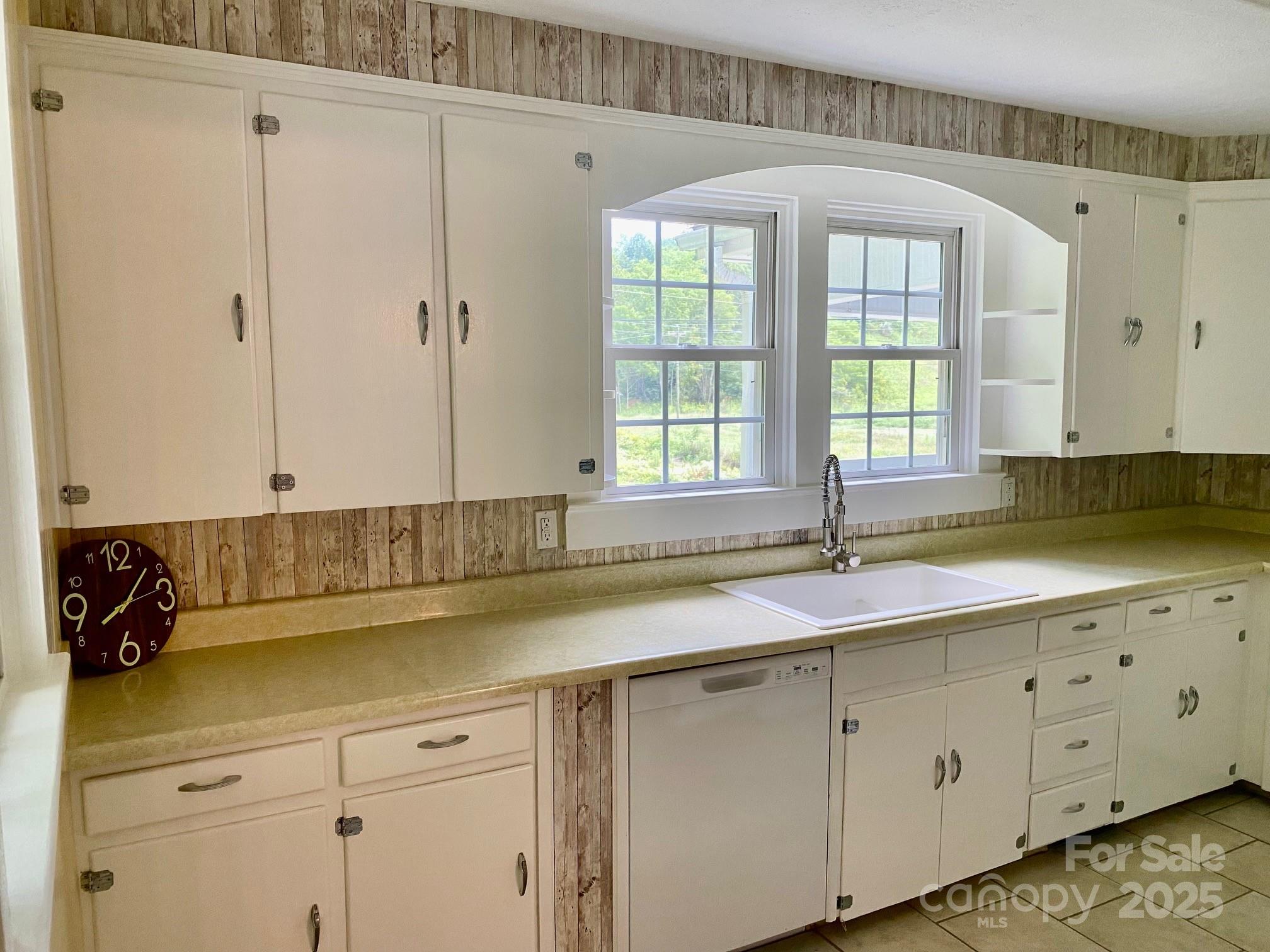 1294 Cane Creek Road — Bakersville