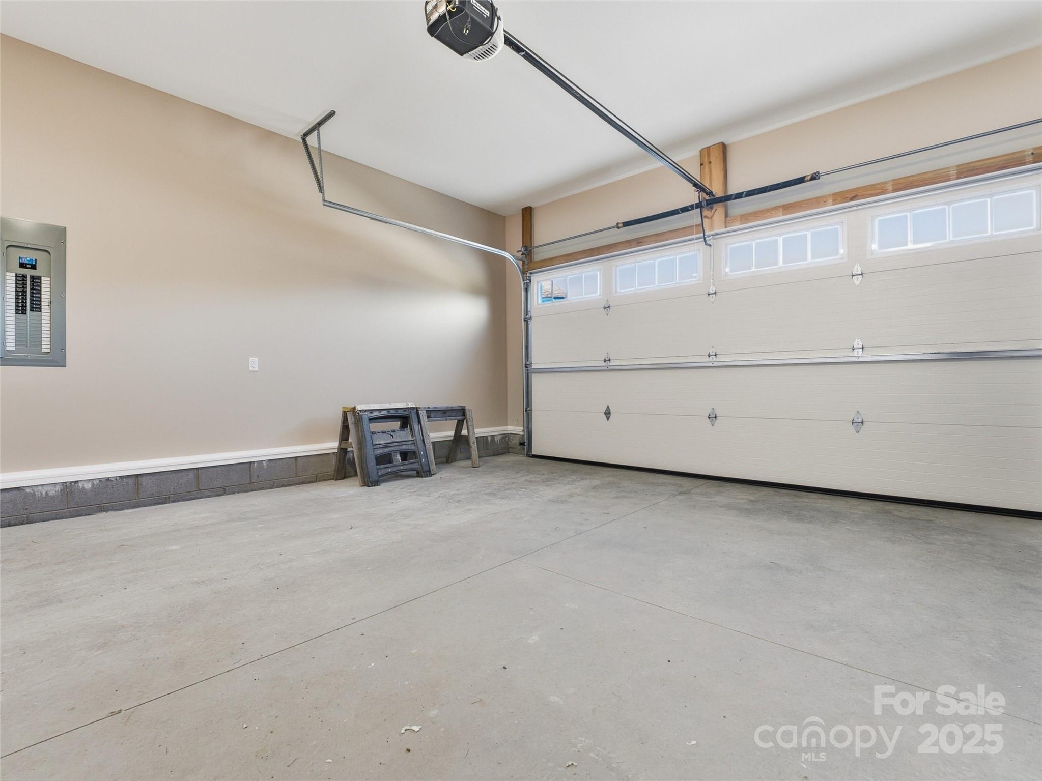 30 Olde Oak Court — Hendersonville
