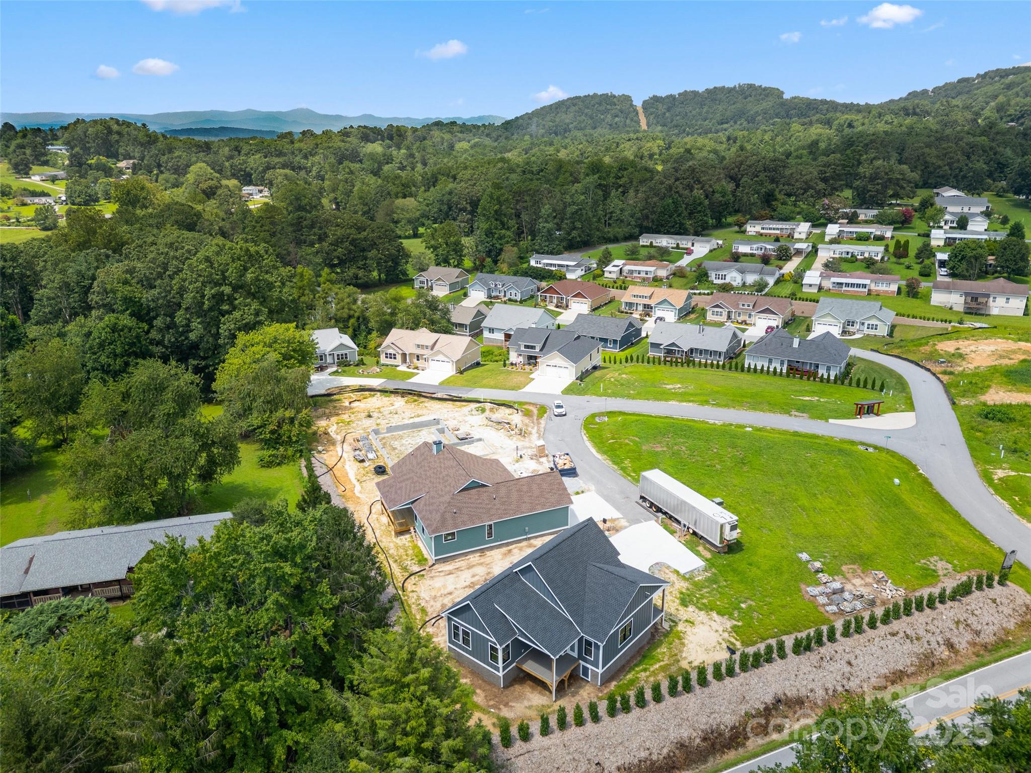 30 Olde Oak Court — Hendersonville
