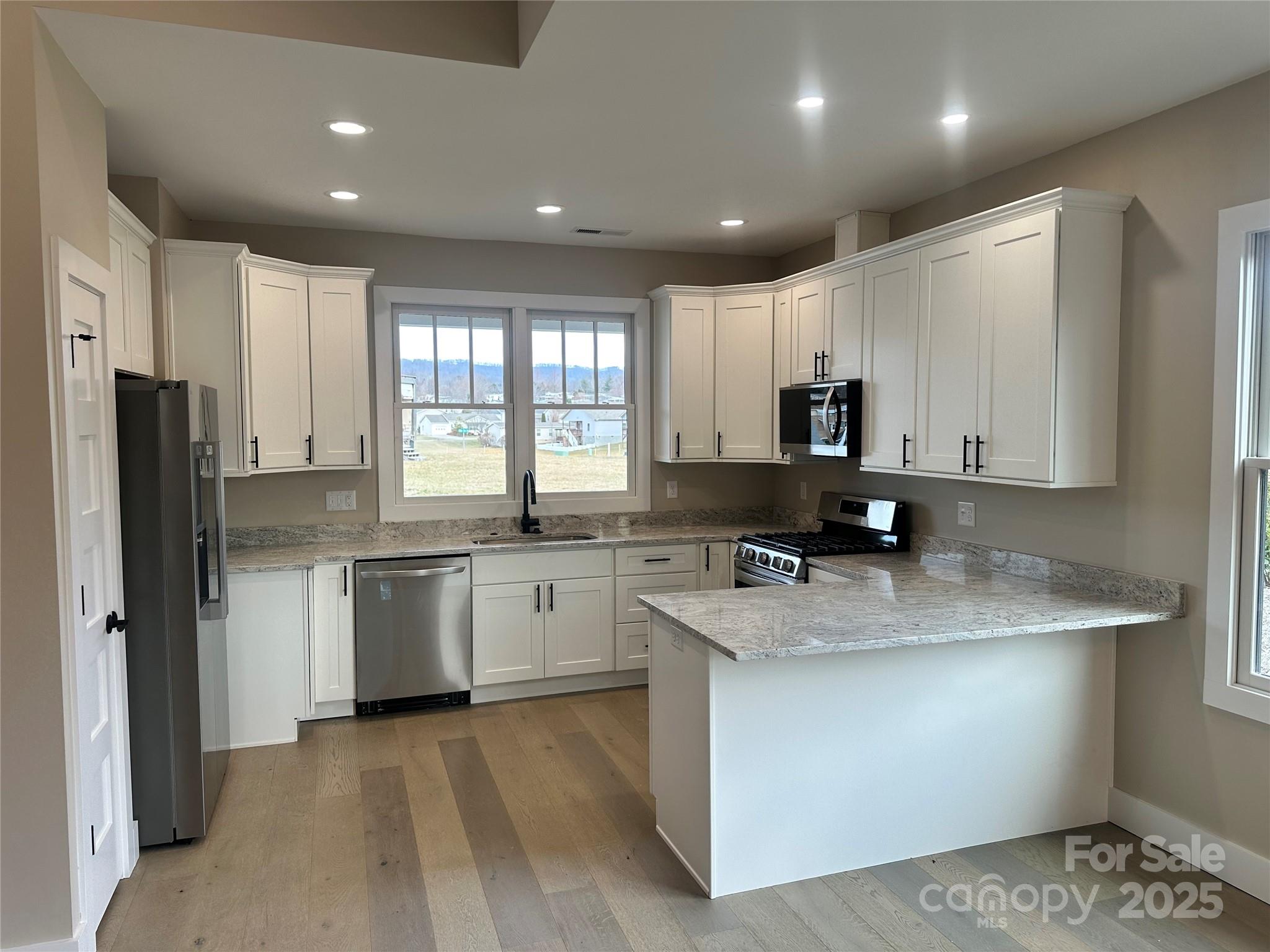 30 Olde Oak Court — Hendersonville