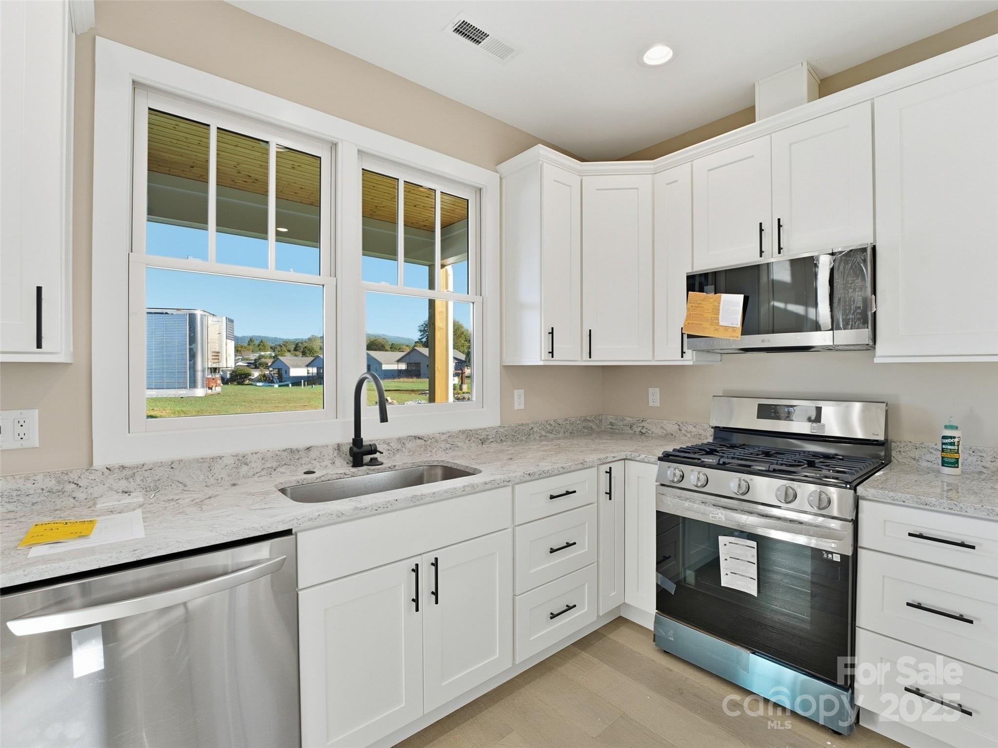 30 Olde Oak Court — Hendersonville