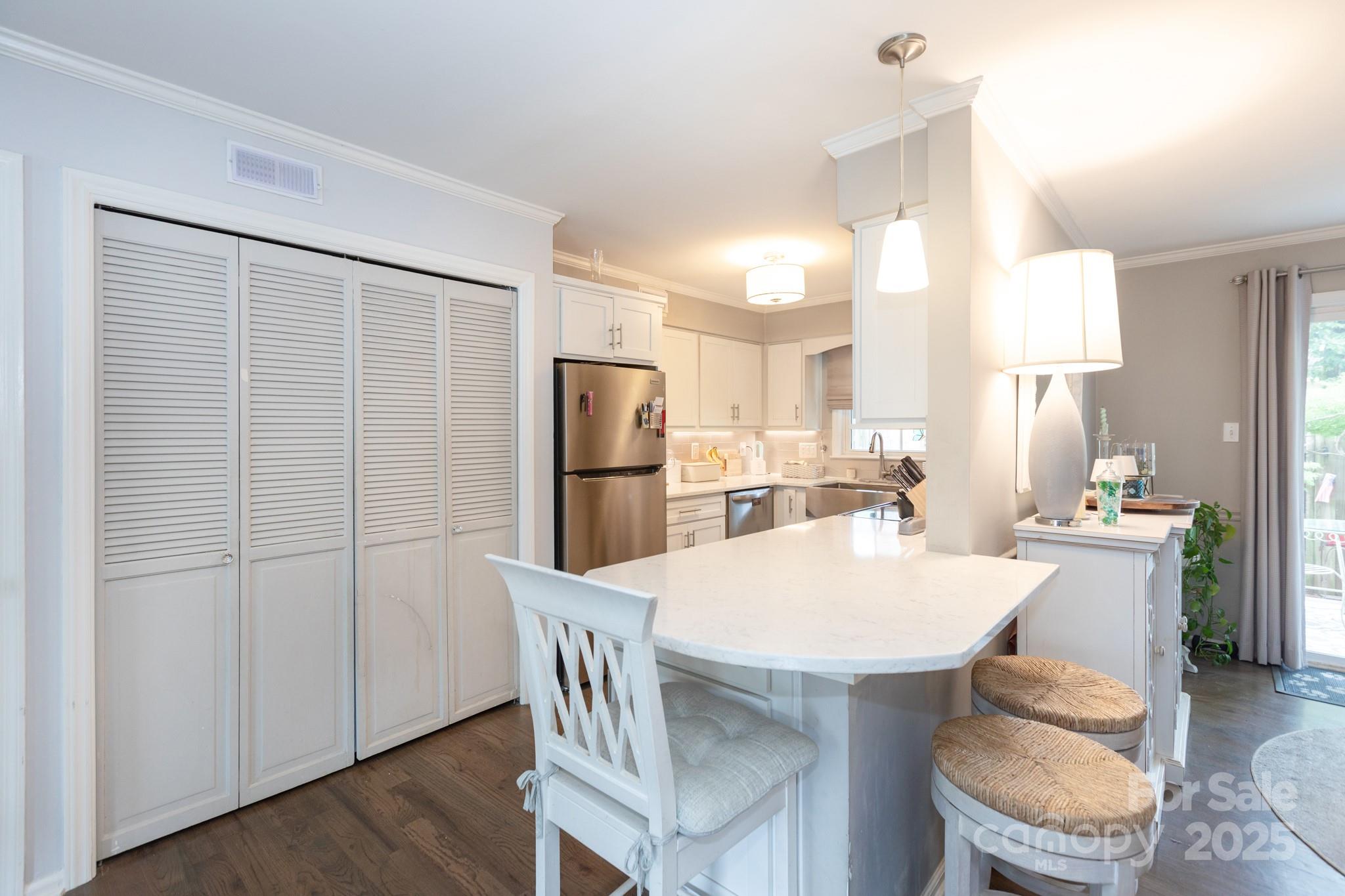2229 Rexford Road #E — Charlotte