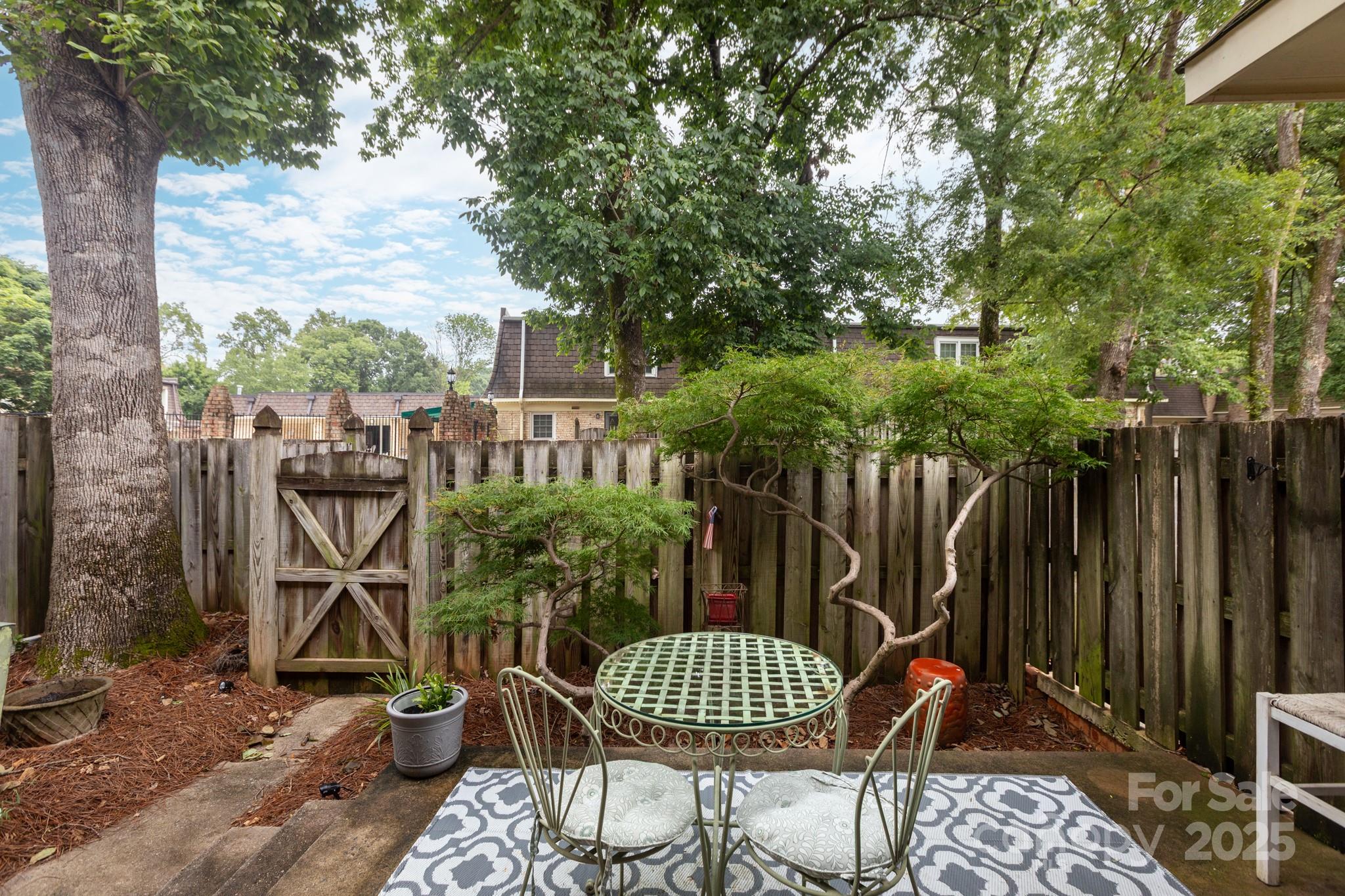 2229 Rexford Road #E — Charlotte