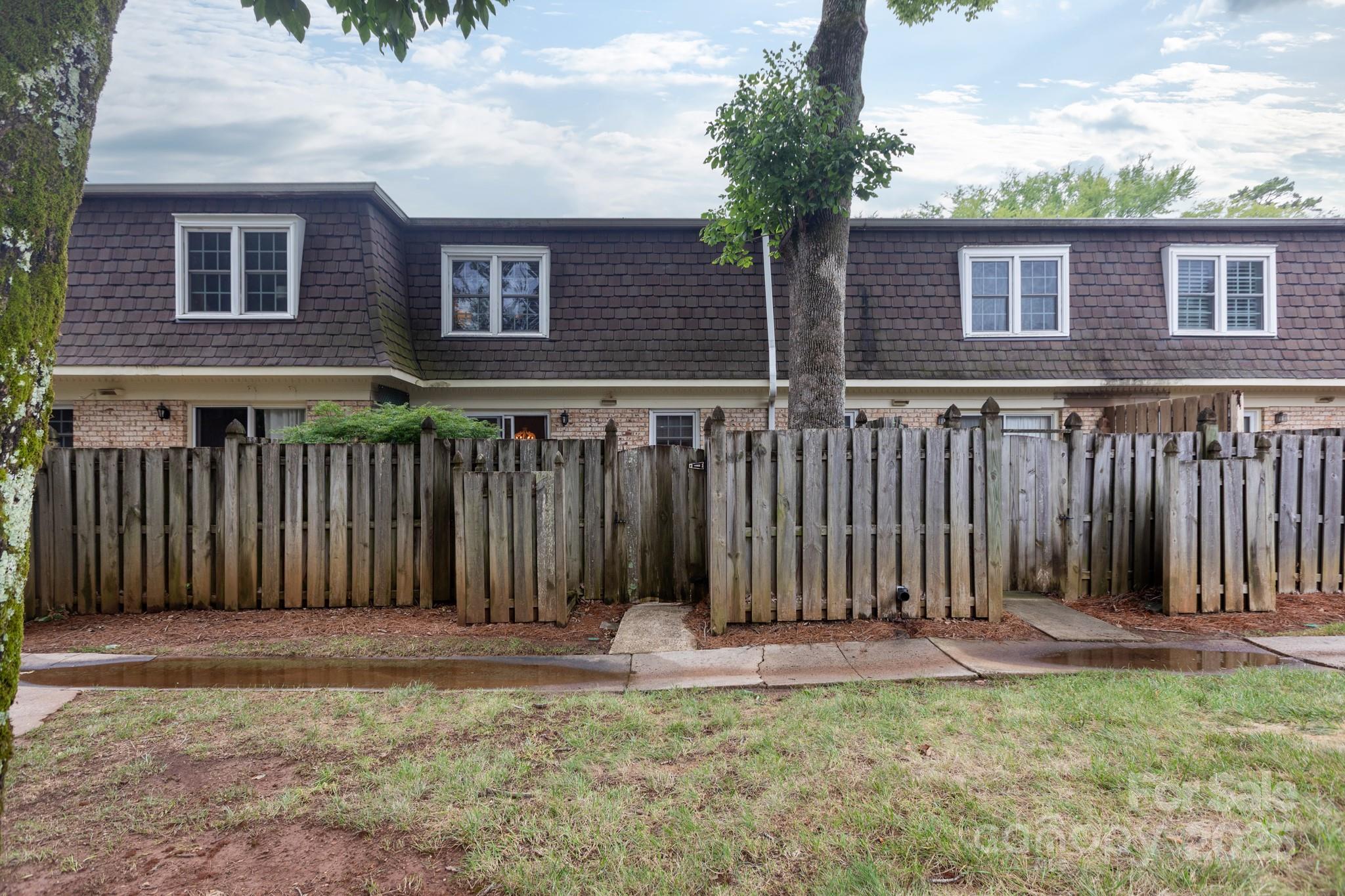 2229 Rexford Road #E — Charlotte
