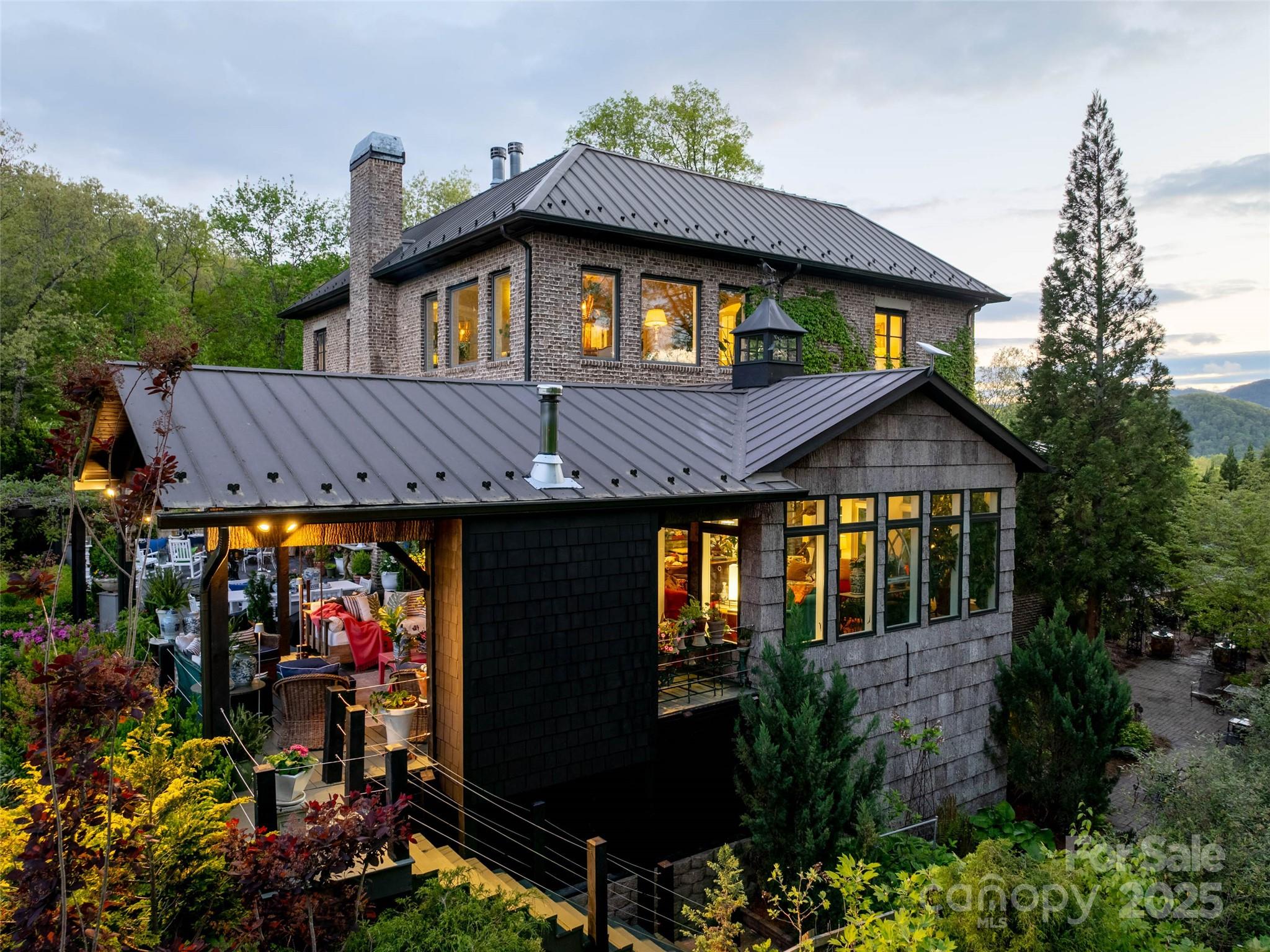 13084 Canada Road — Tuckasegee