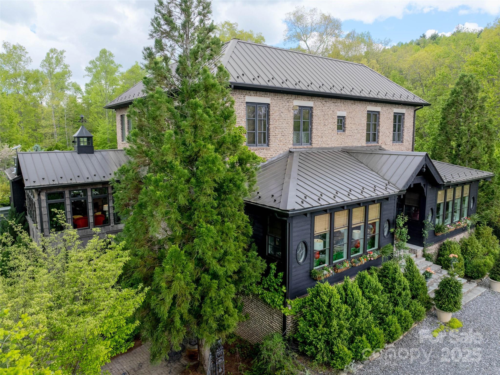 13084 Canada Road — Tuckasegee