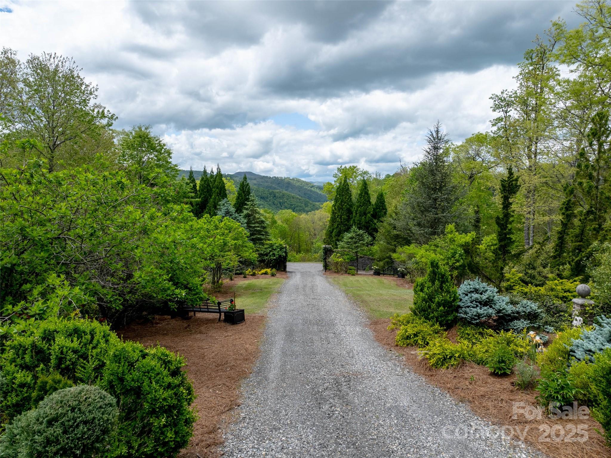 13084 Canada Road — Tuckasegee