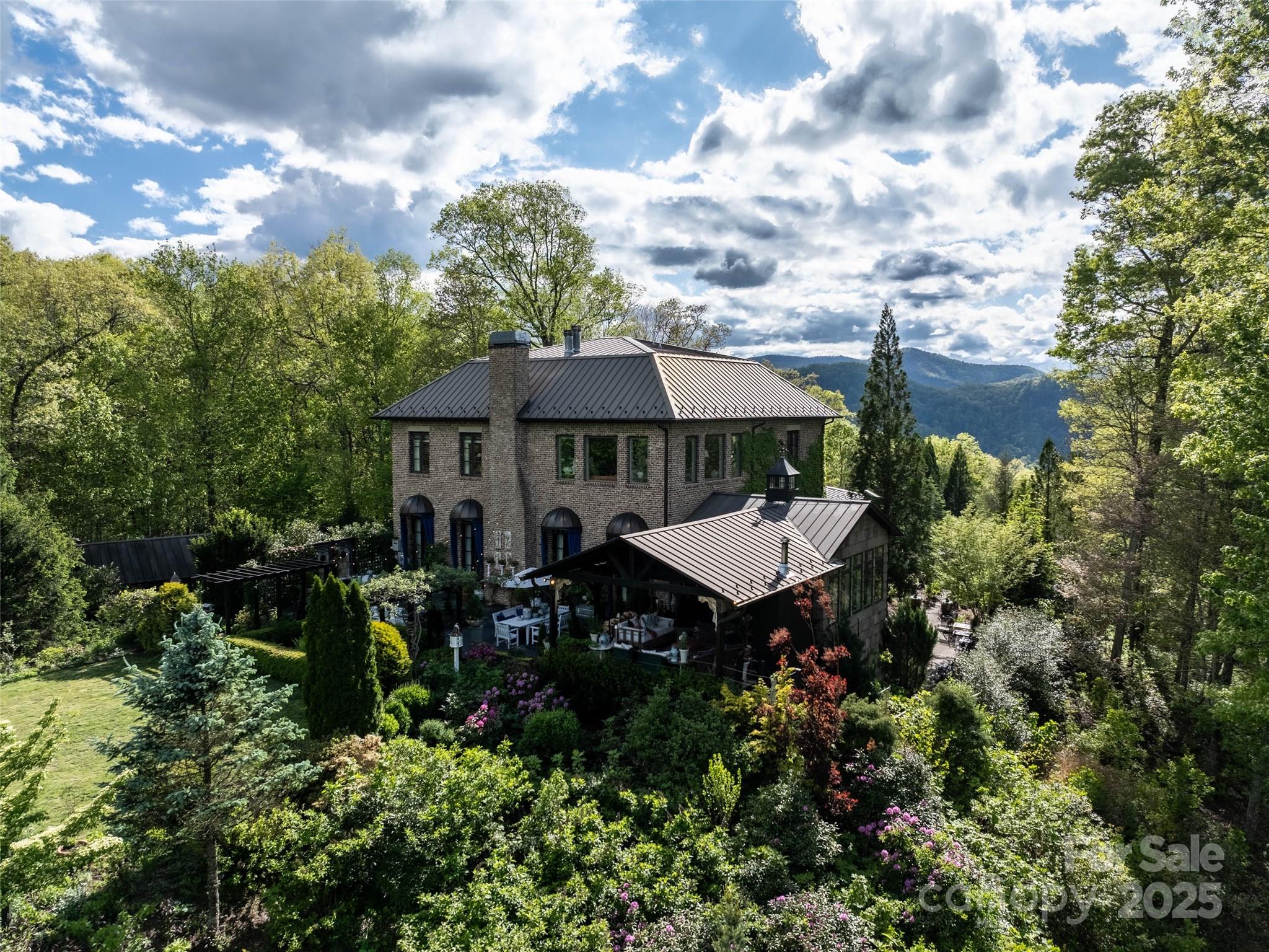 13084 Canada Road — Tuckasegee