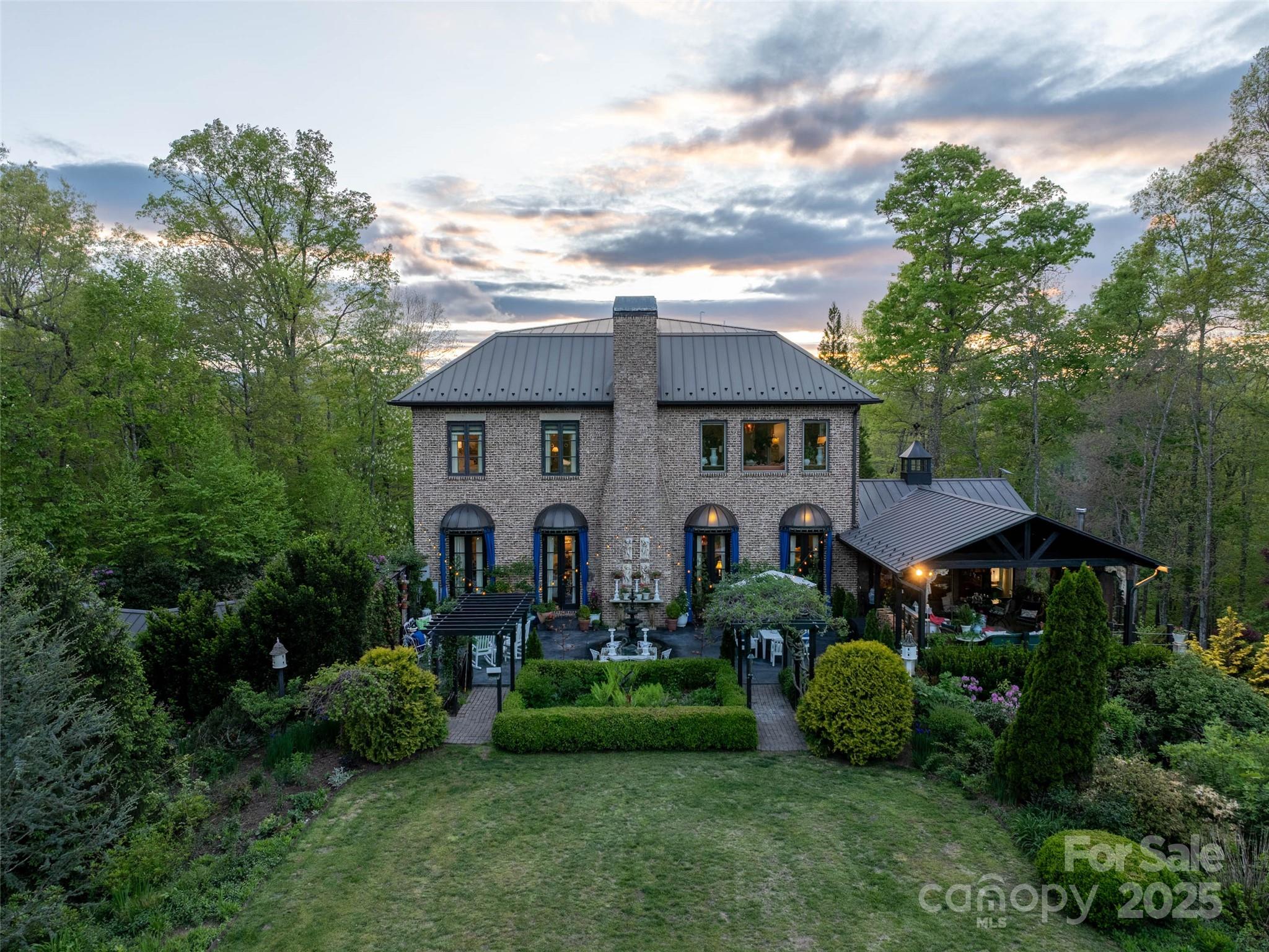 13084 Canada Road — Tuckasegee