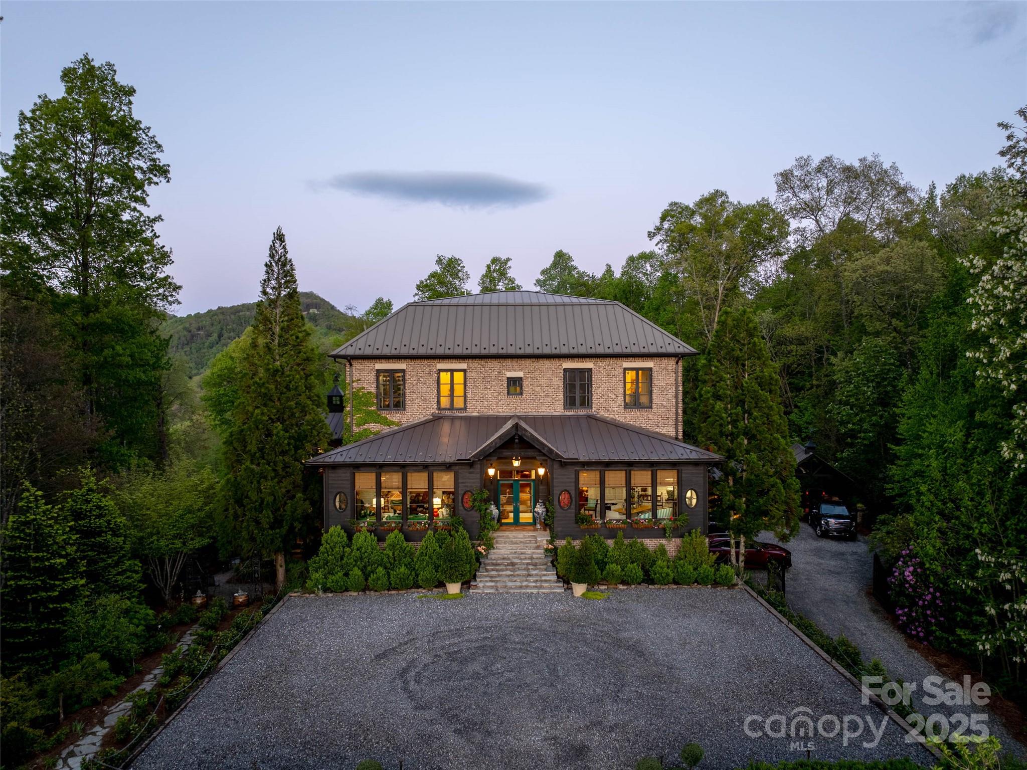 13084 Canada Road — Tuckasegee