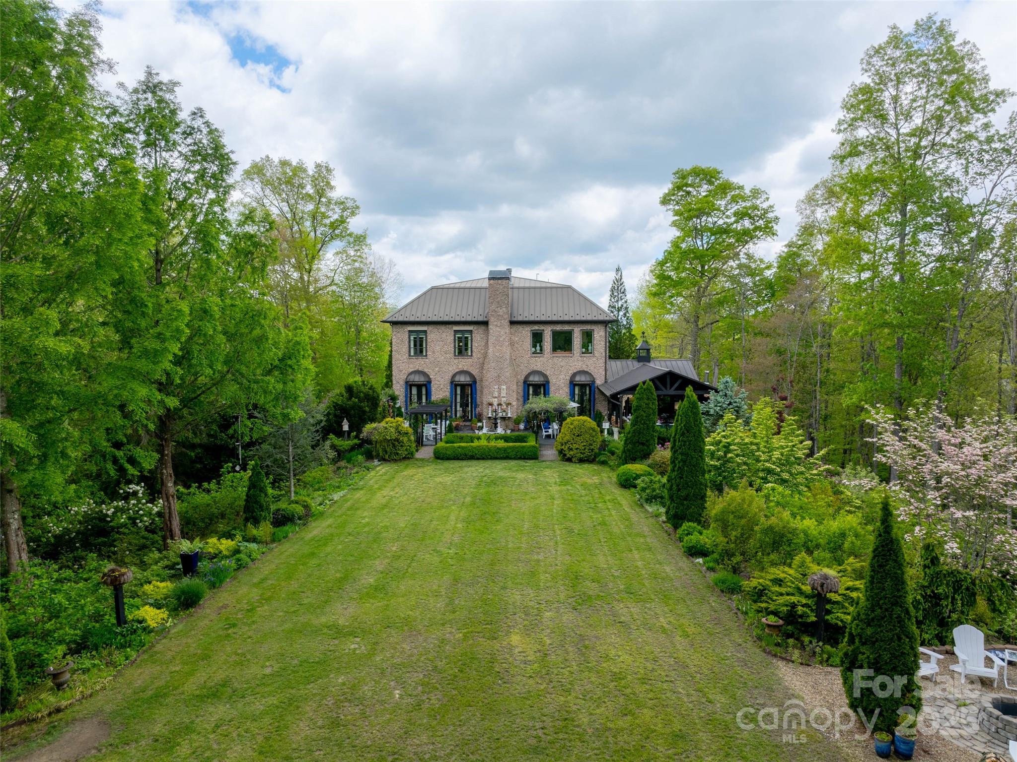 13084 Canada Road — Tuckasegee