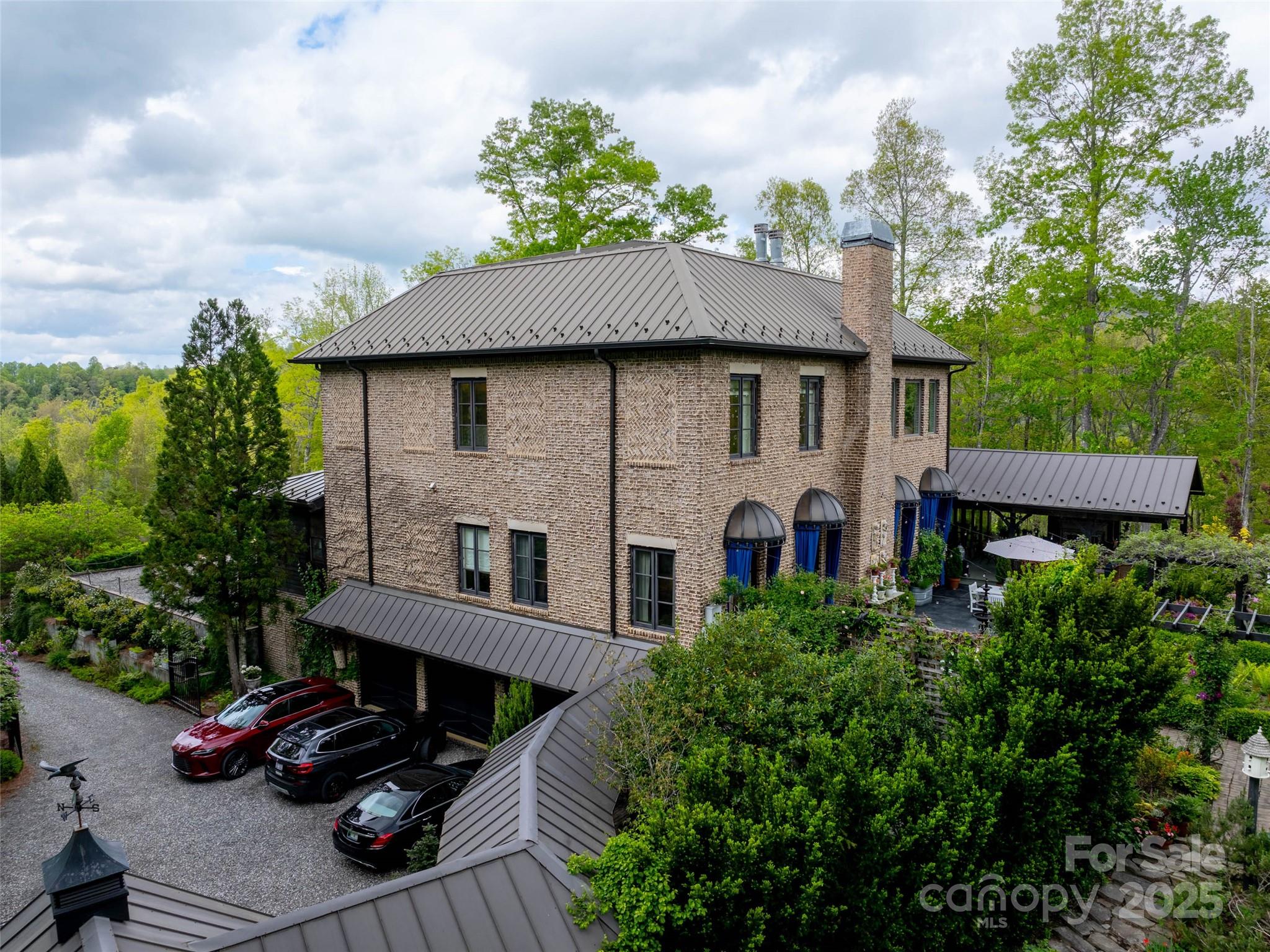 13084 Canada Road — Tuckasegee