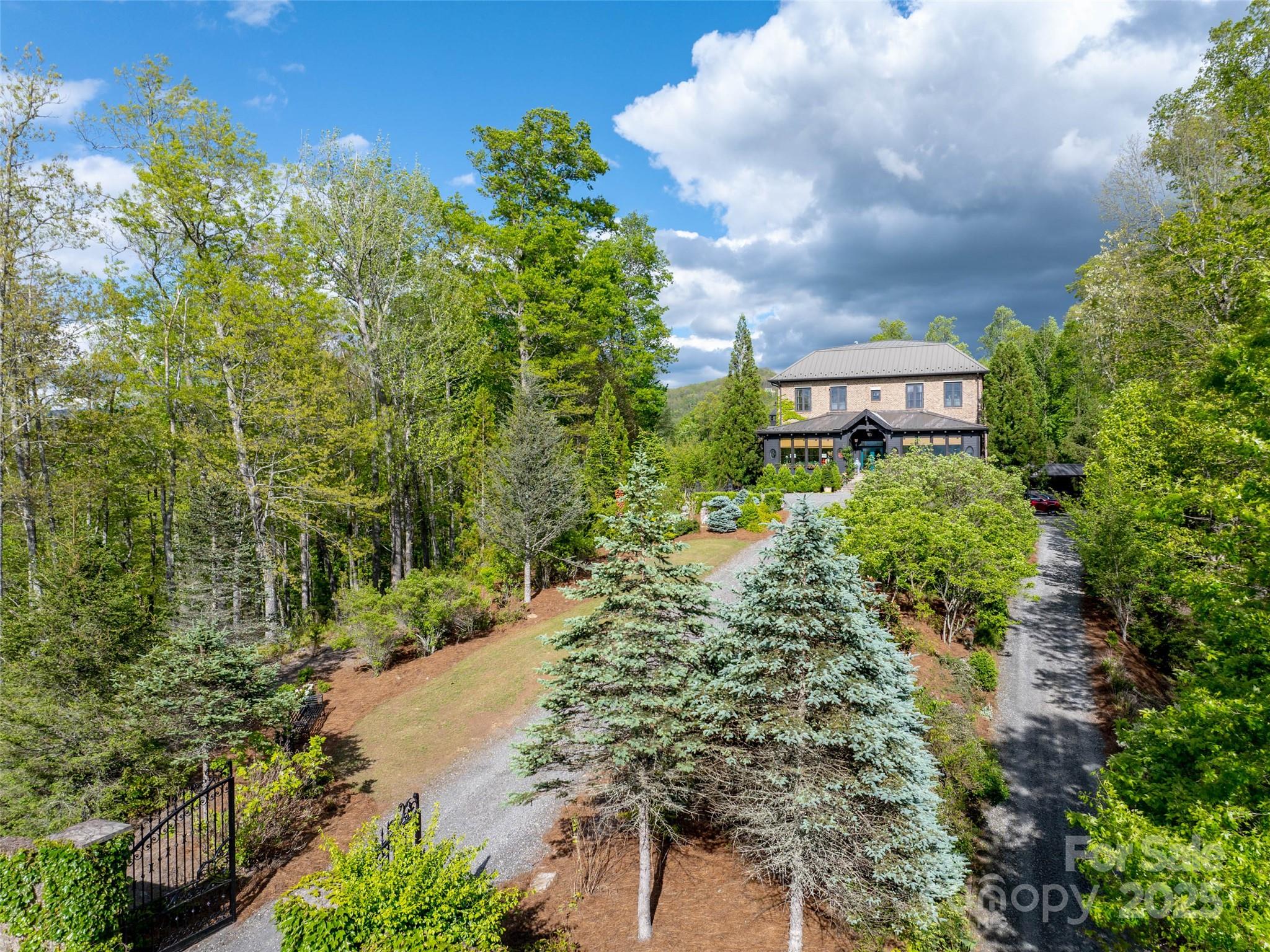 13084 Canada Road — Tuckasegee