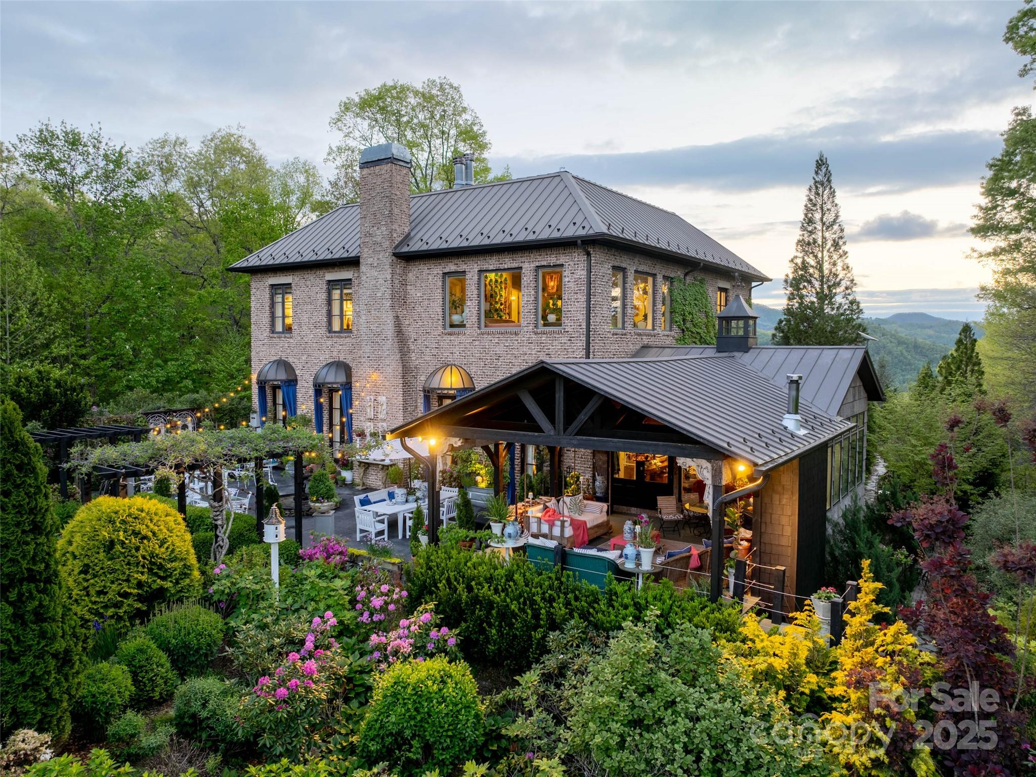 13084 Canada Road — Tuckasegee