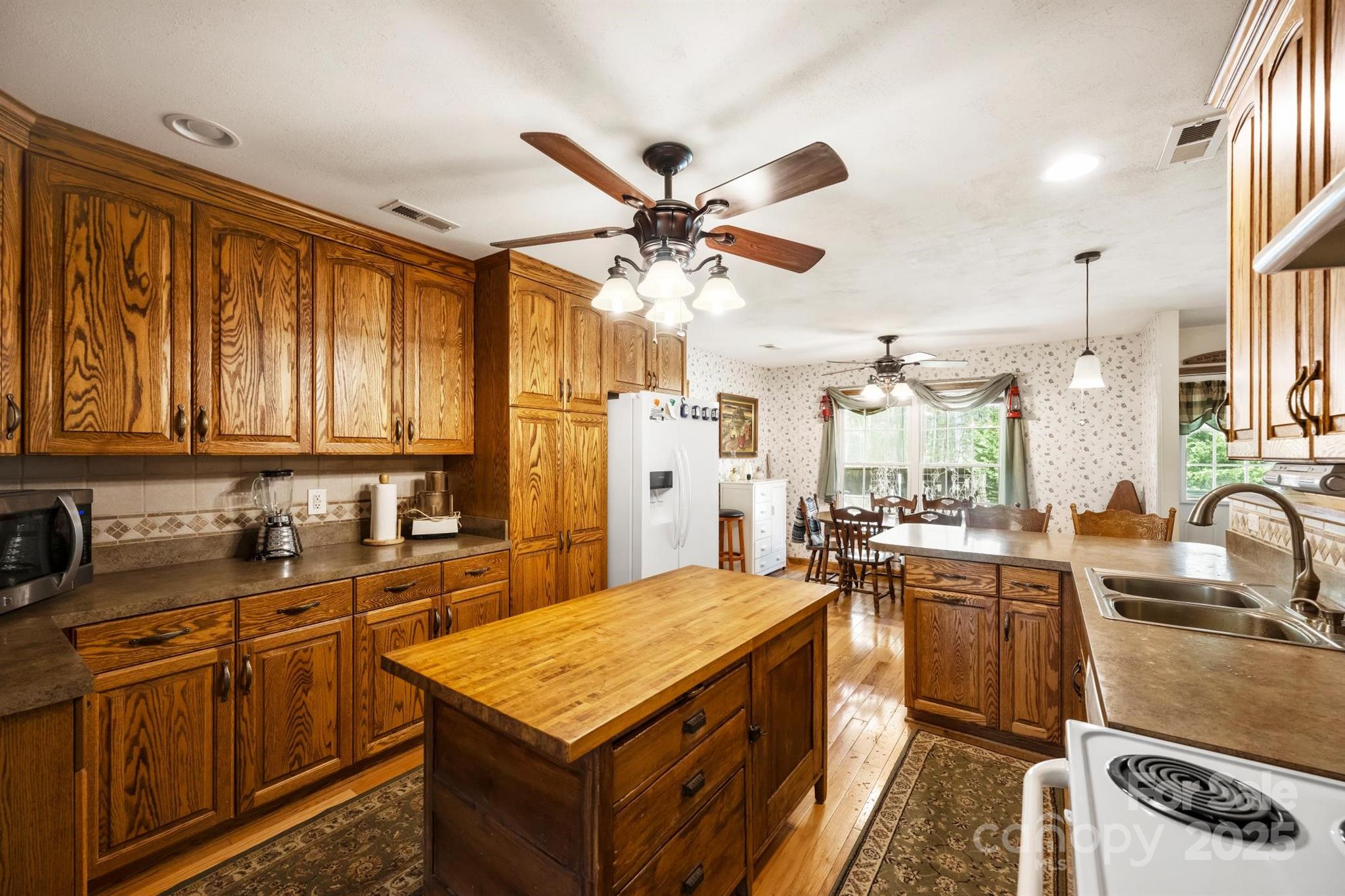 16415 Capps Road — Charlotte