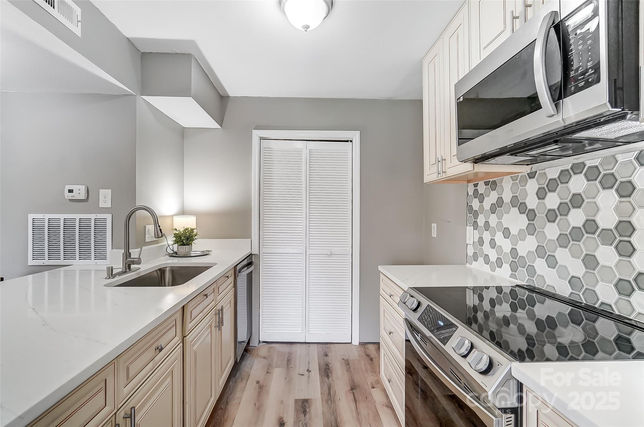 11039 Harrowfield Road — Charlotte