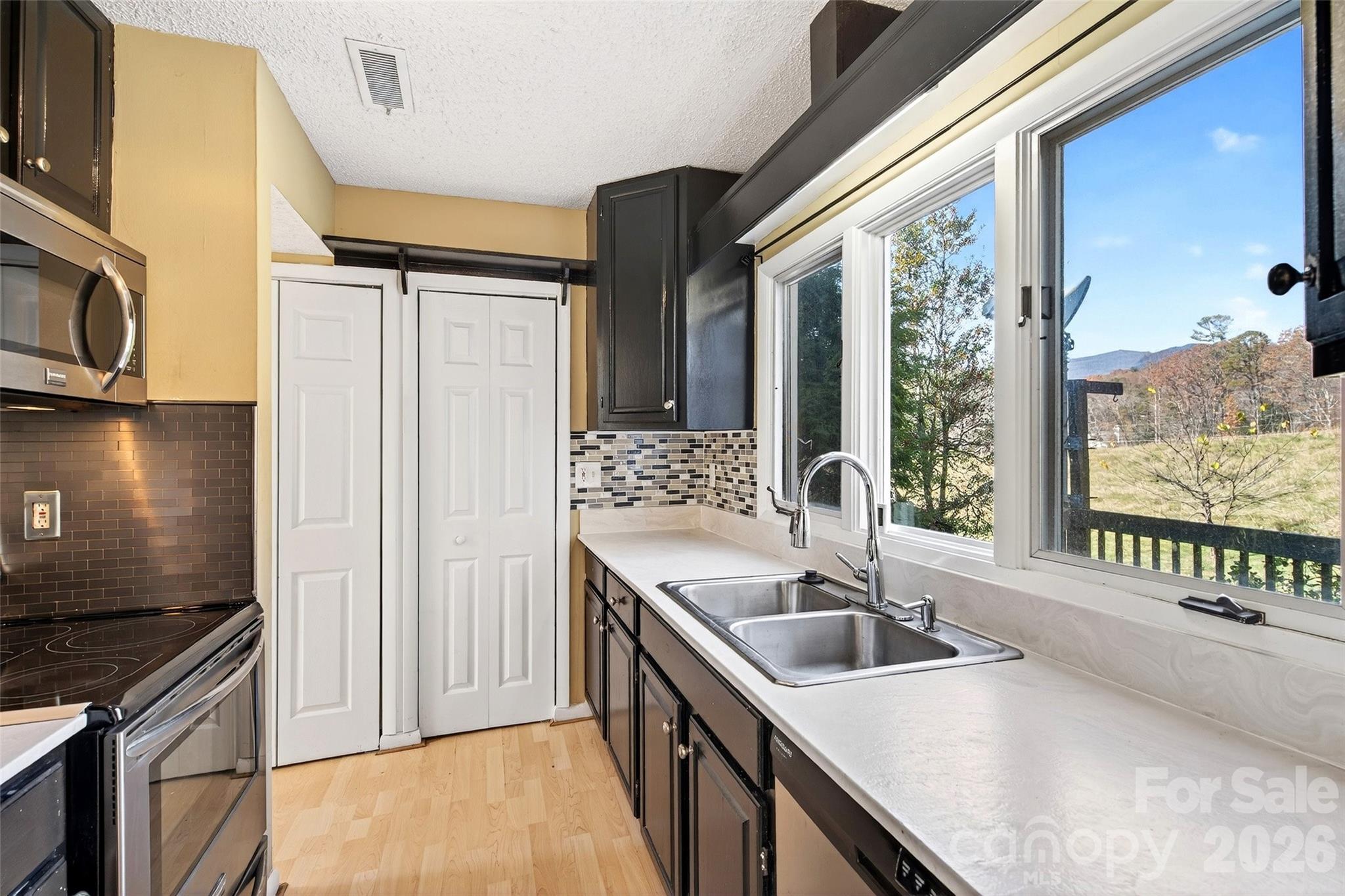 3B Lynx Drive — Black Mountain