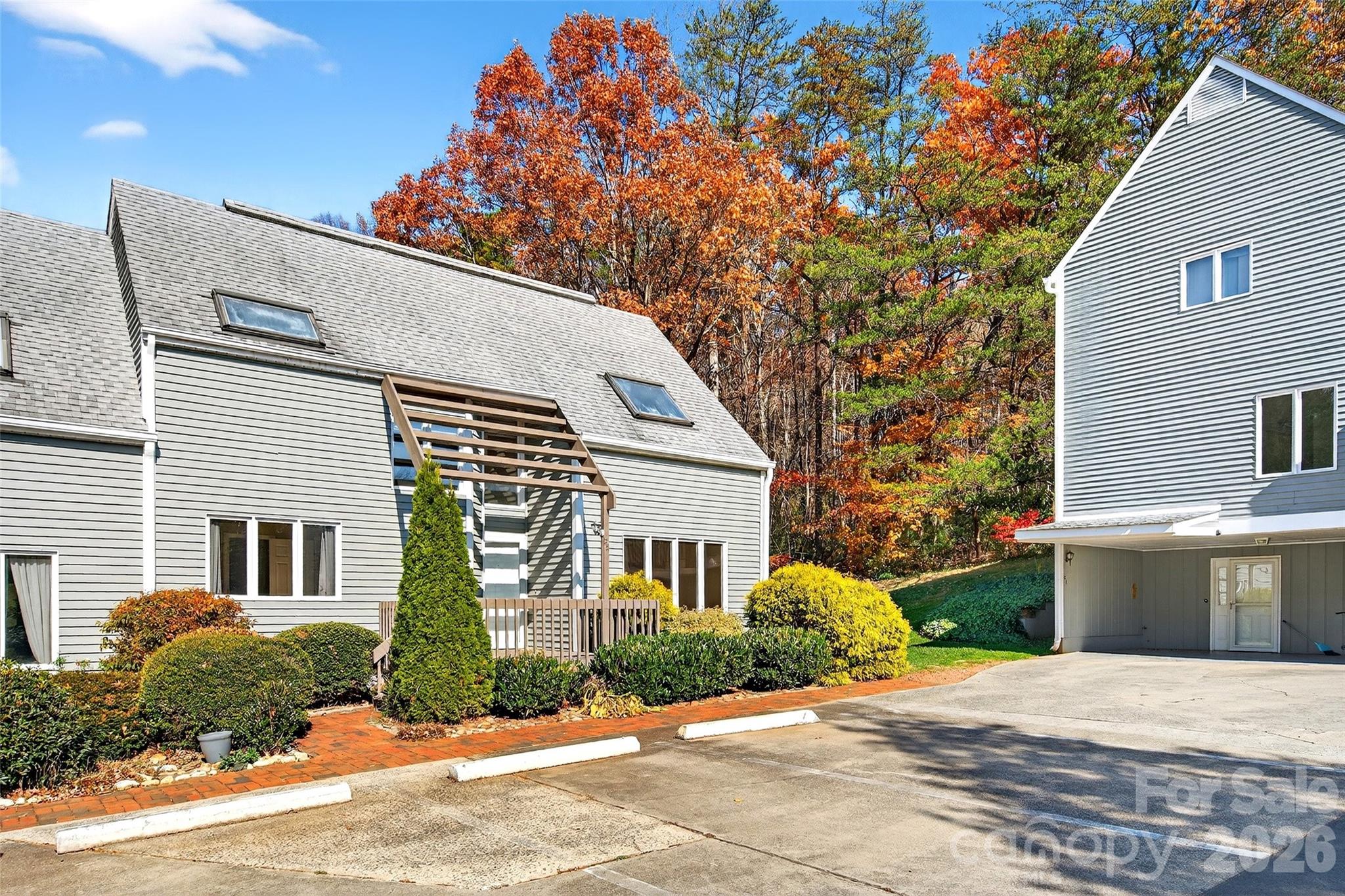3B Lynx Drive — Black Mountain