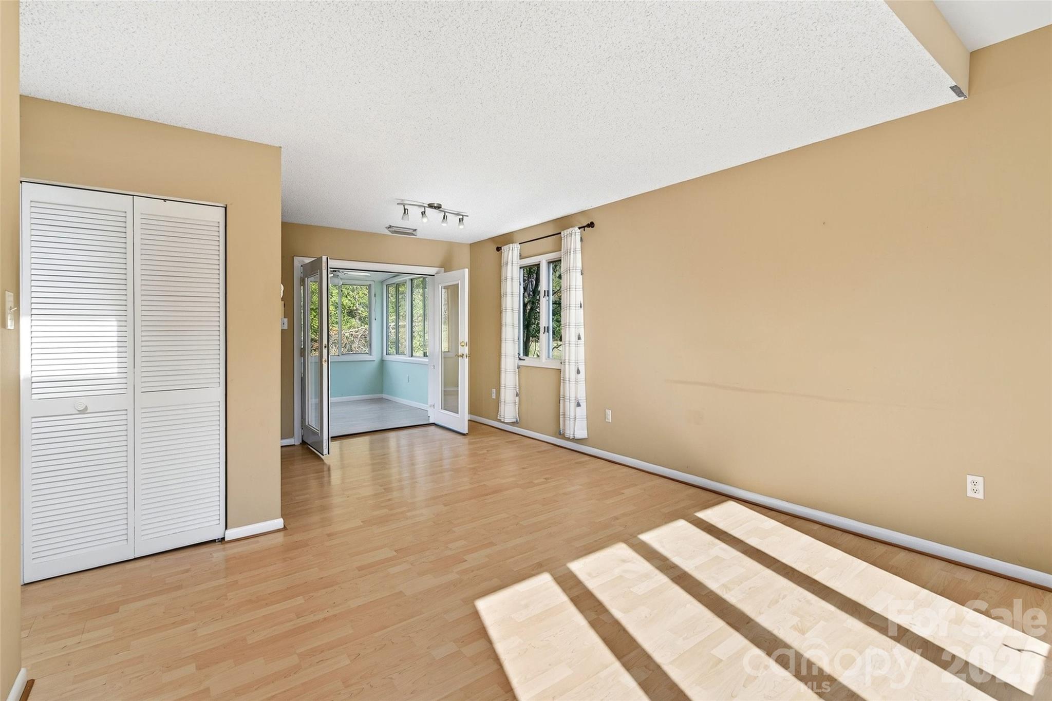 3B Lynx Drive — Black Mountain