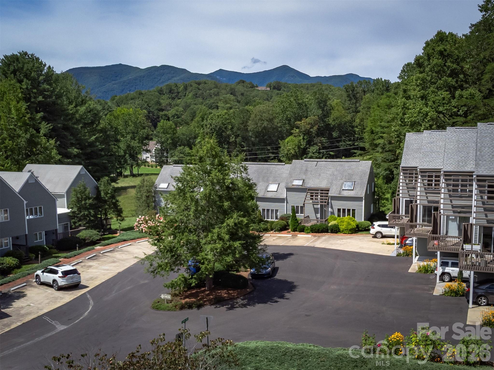 3B Lynx Drive — Black Mountain