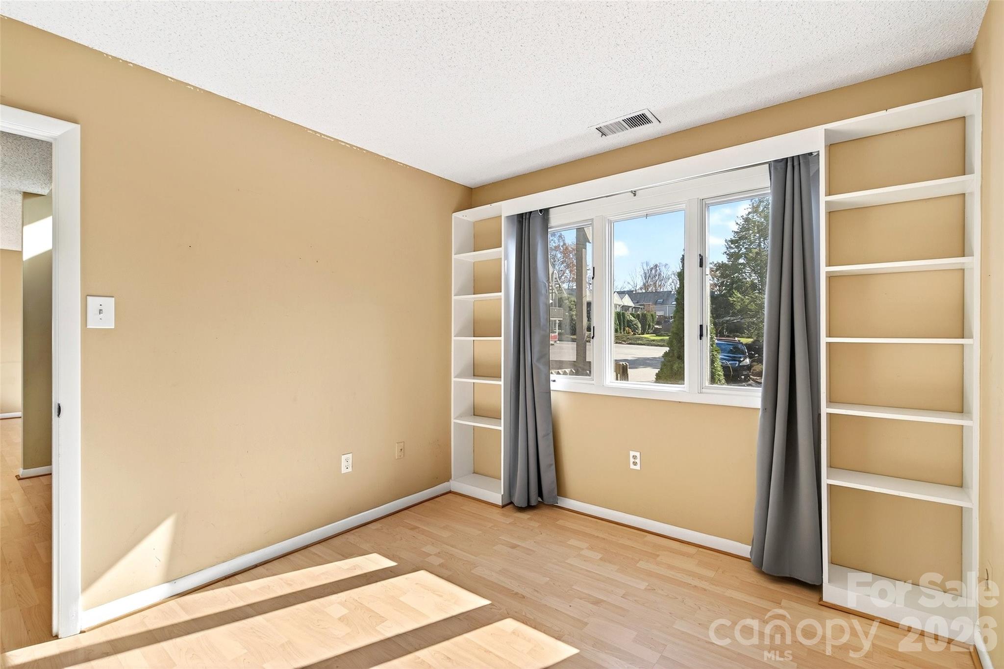 3B Lynx Drive — Black Mountain
