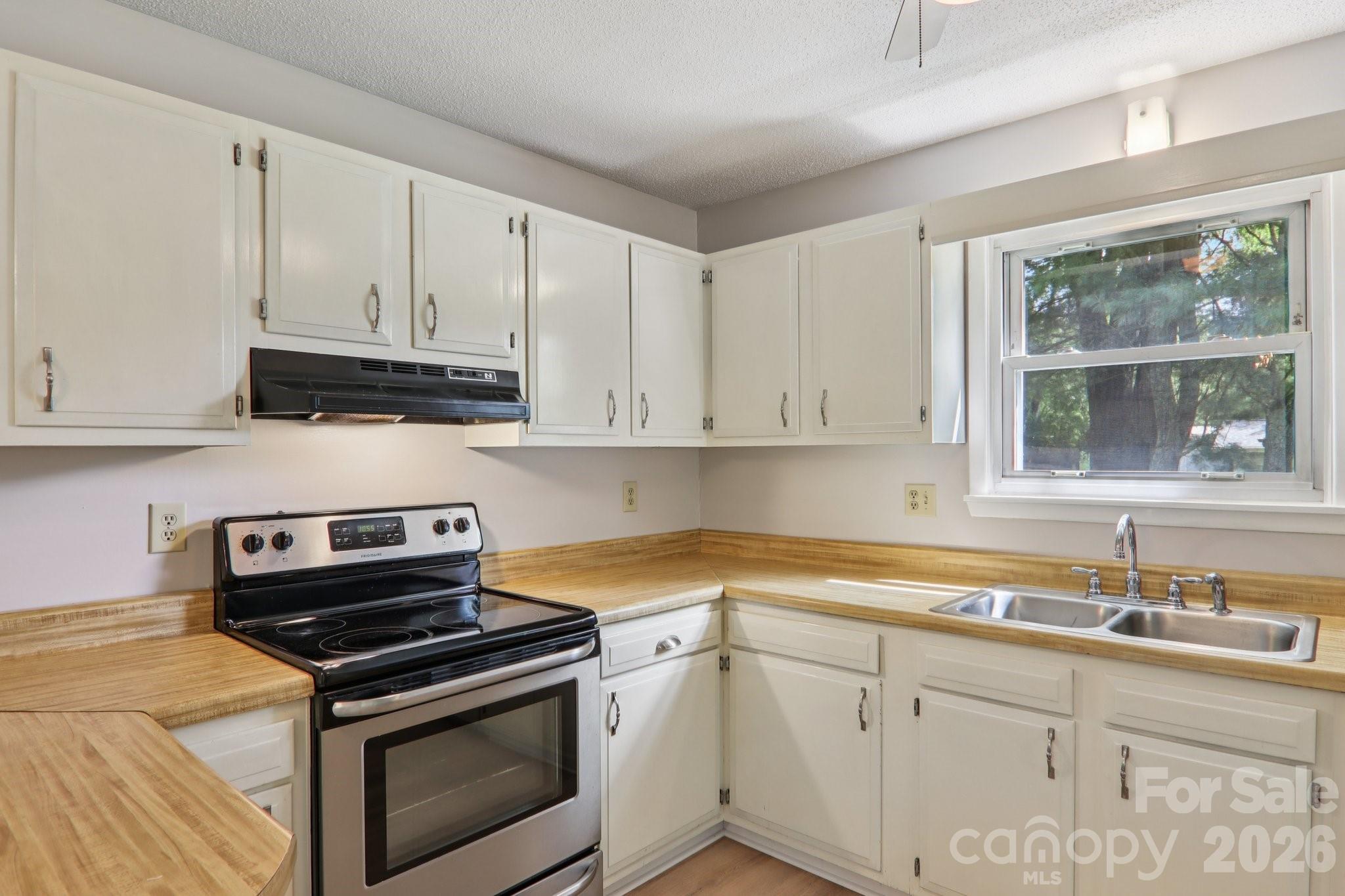 264 Cashdon Drive — Mills River