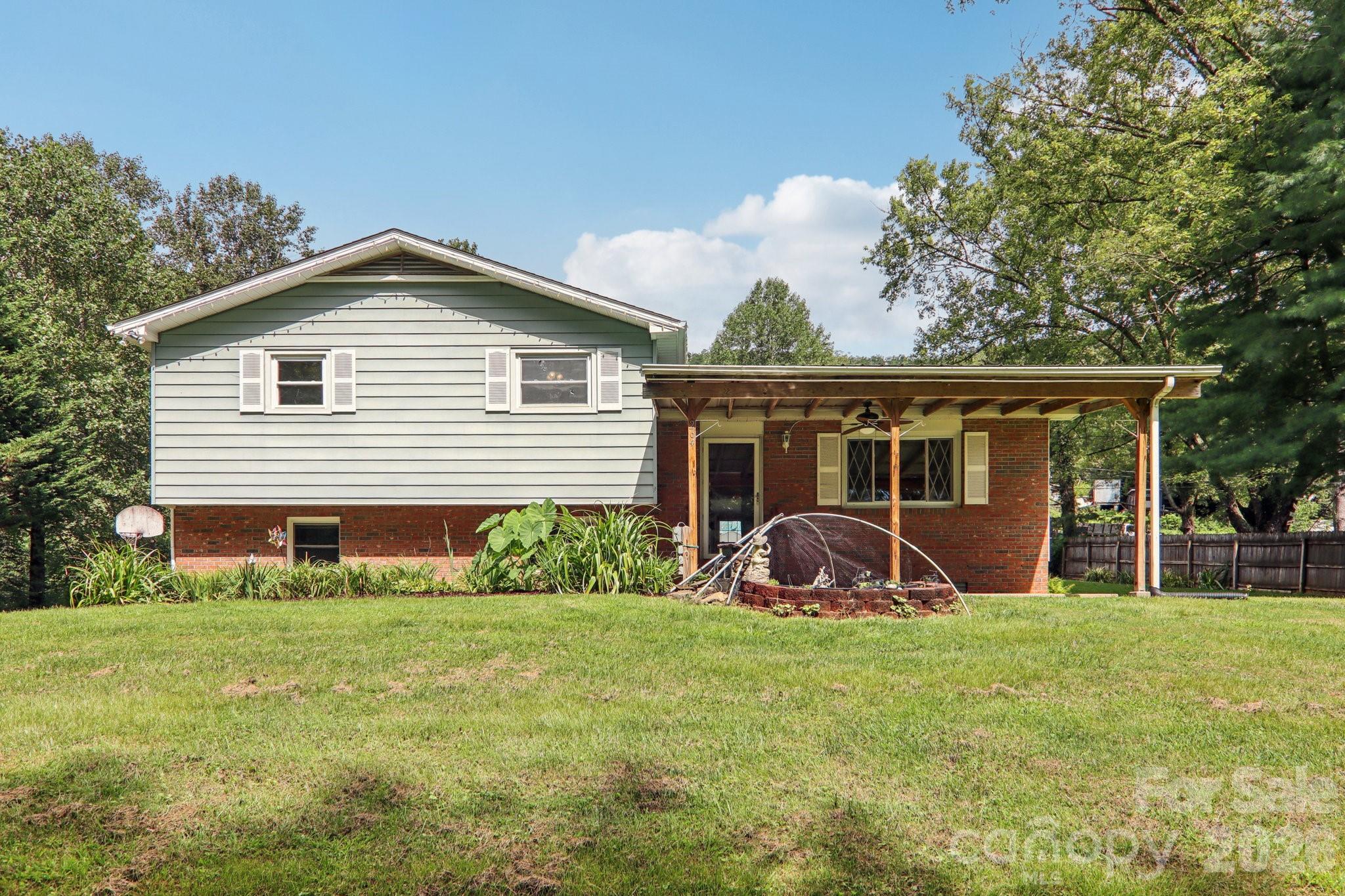 264 Cashdon Drive — Mills River