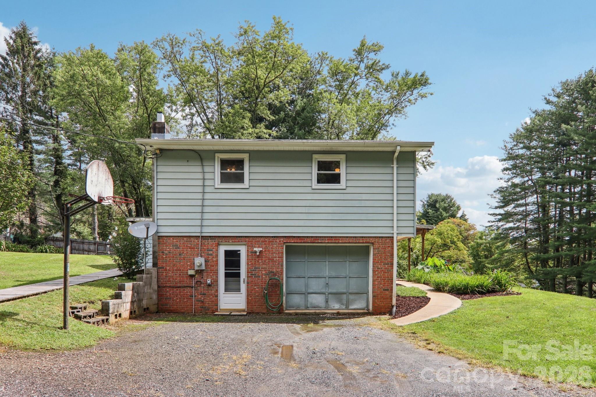264 Cashdon Drive — Mills River