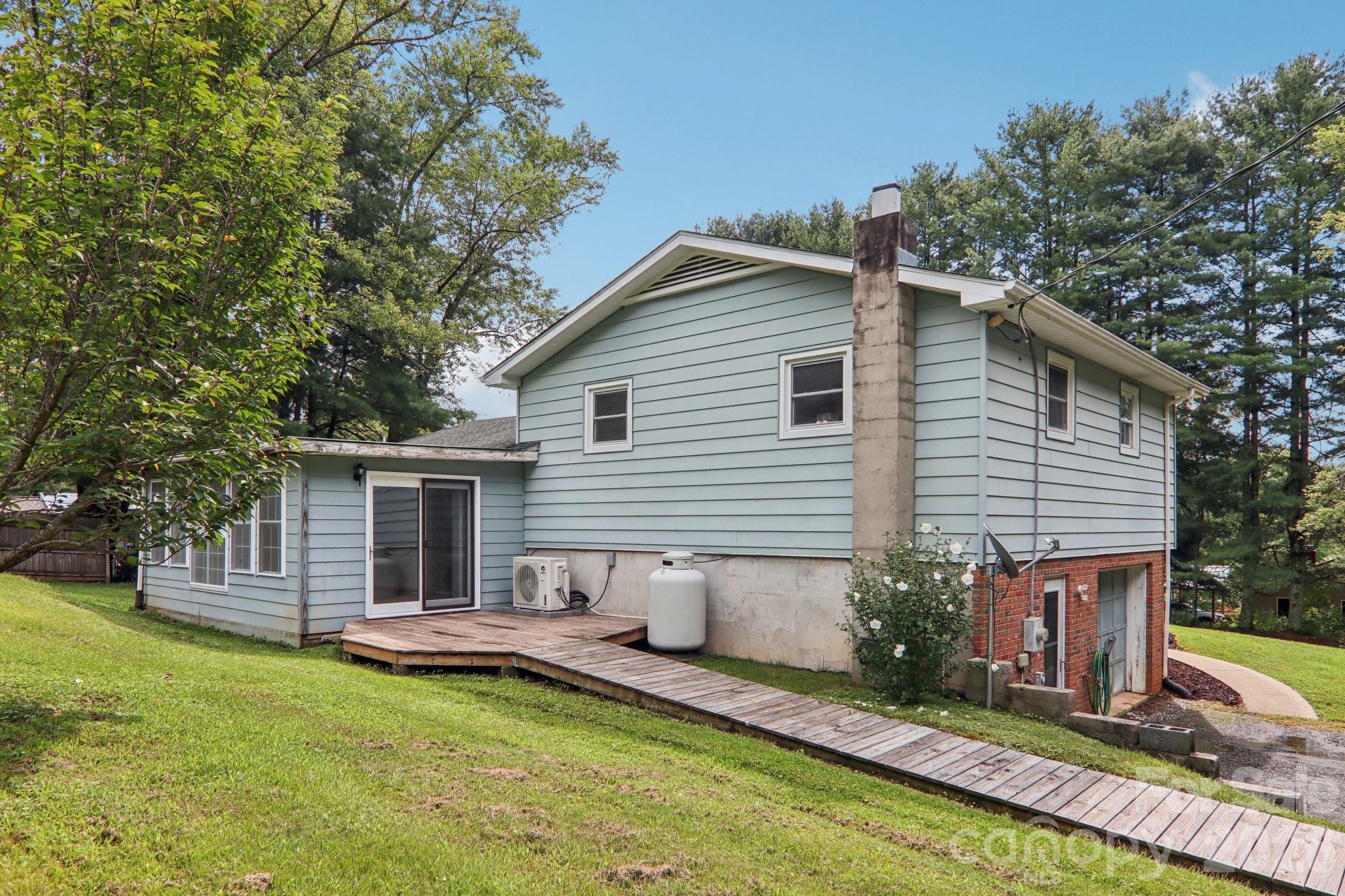 264 Cashdon Drive — Mills River