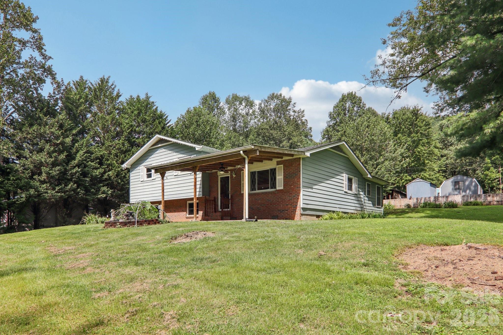 264 Cashdon Drive — Mills River