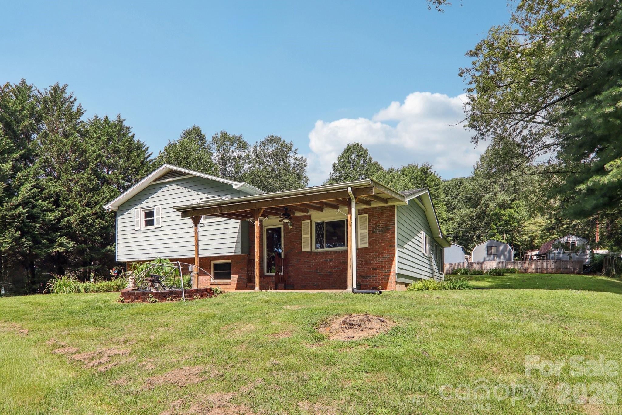 264 Cashdon Drive — Mills River
