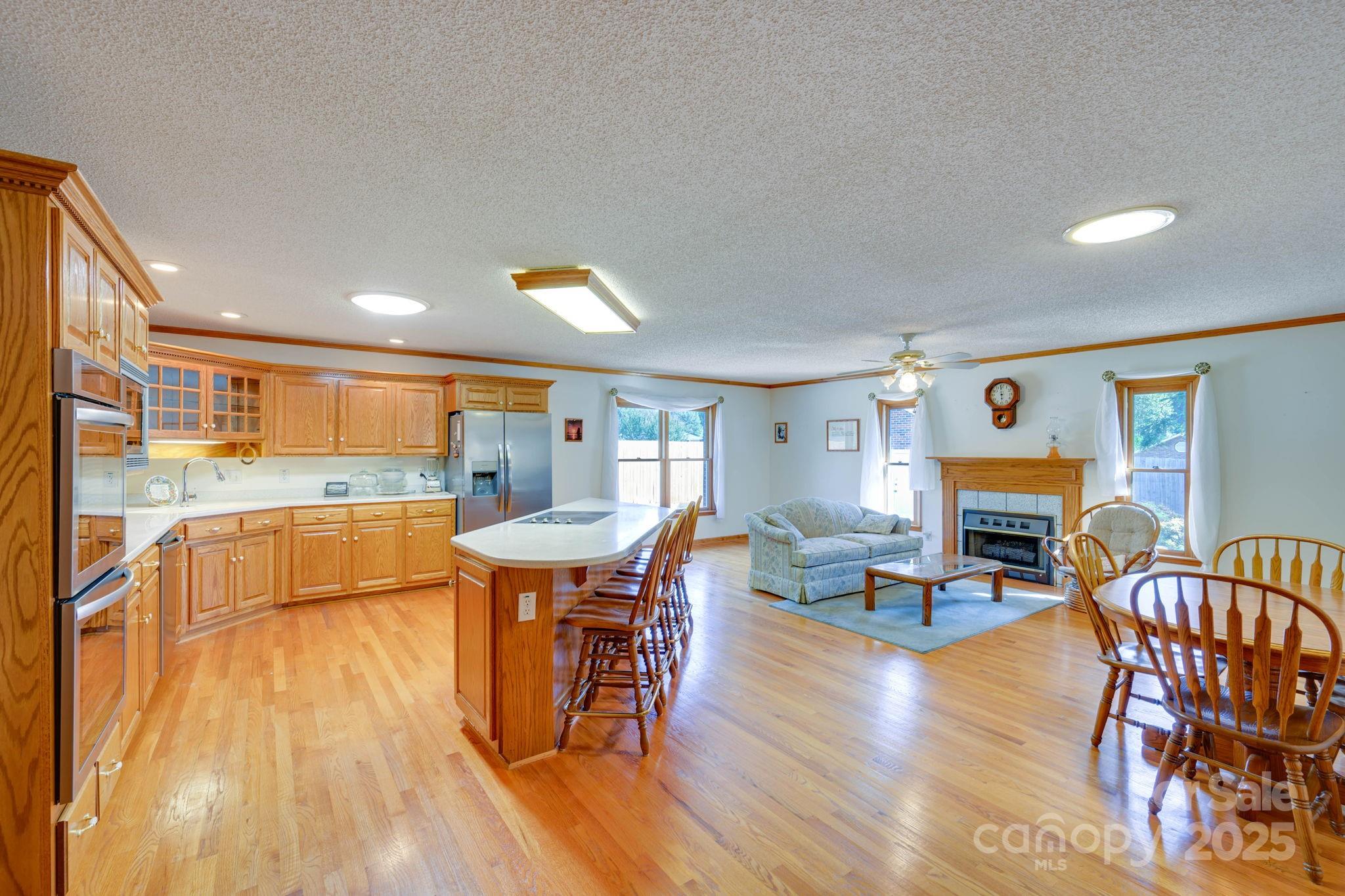 3132 Fox Den Circle — Iron Station