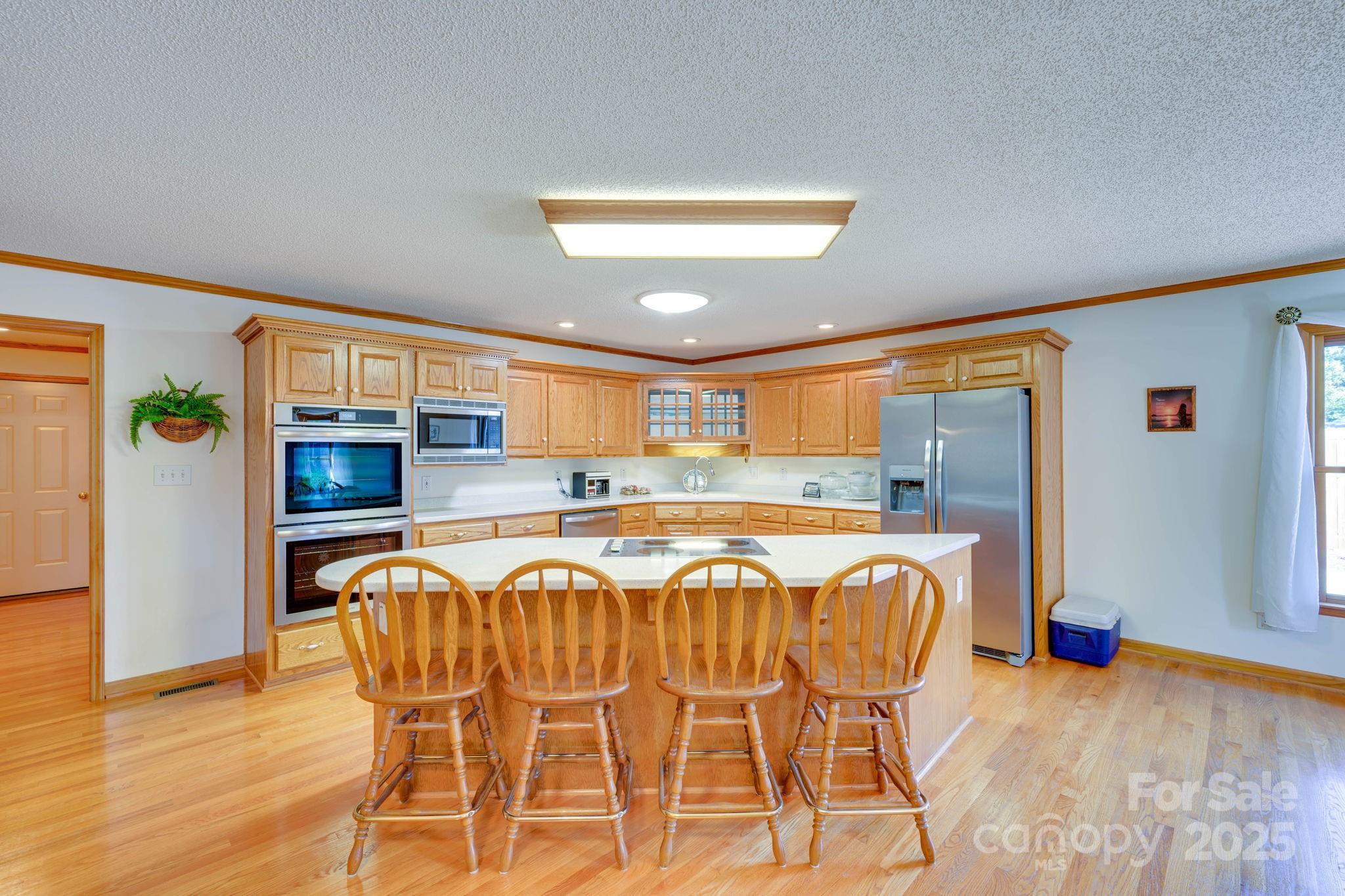 3132 Fox Den Circle — Iron Station