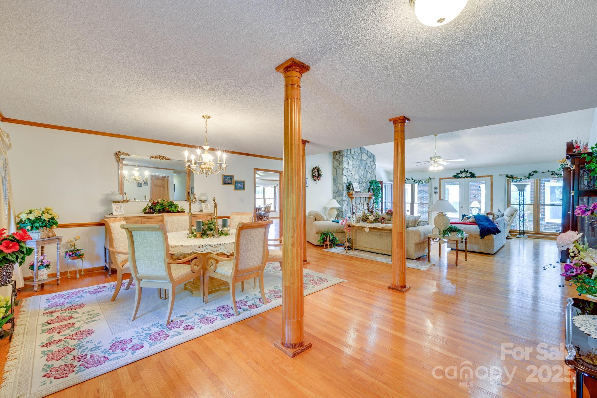 3132 Fox Den Circle — Iron Station