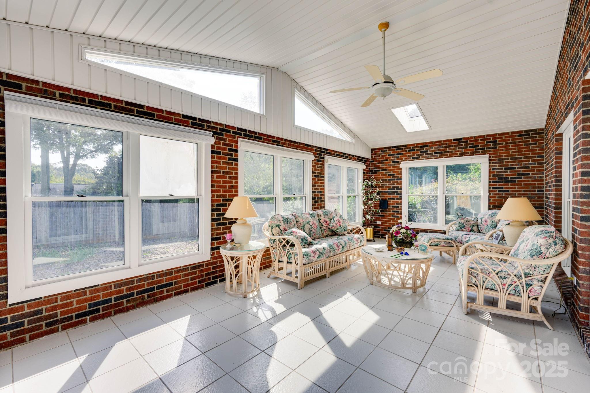3132 Fox Den Circle — Iron Station