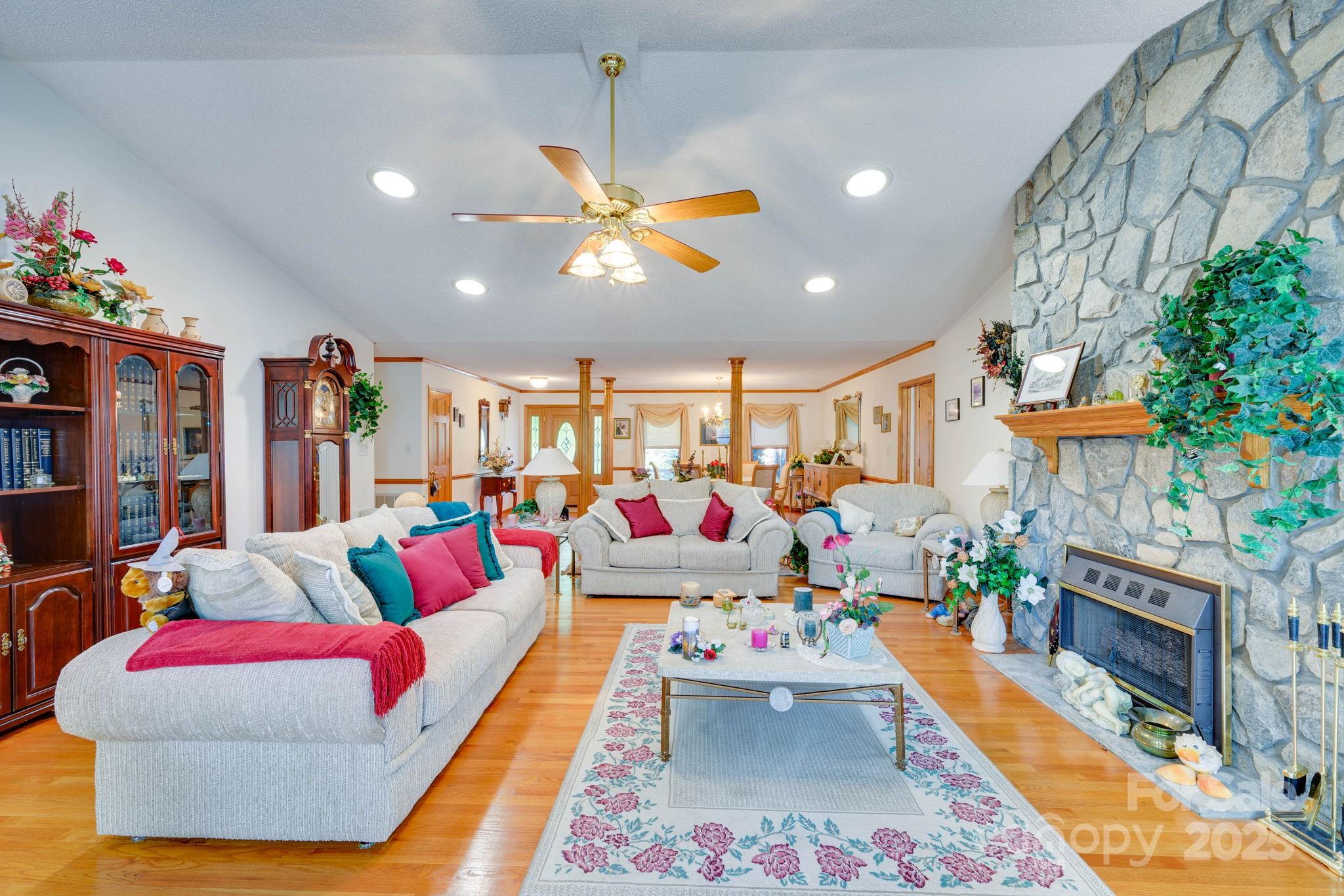 3132 Fox Den Circle — Iron Station