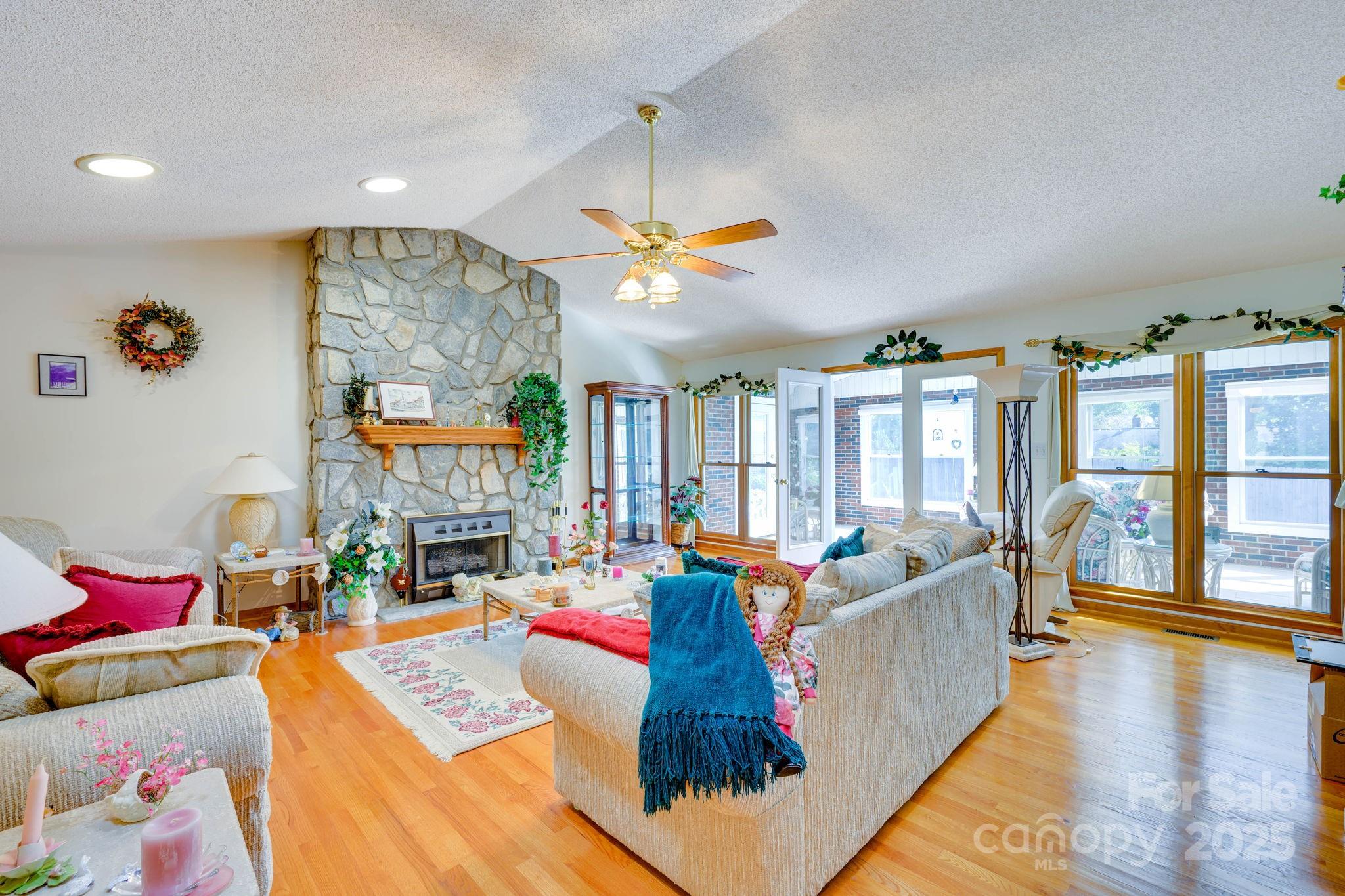 3132 Fox Den Circle — Iron Station