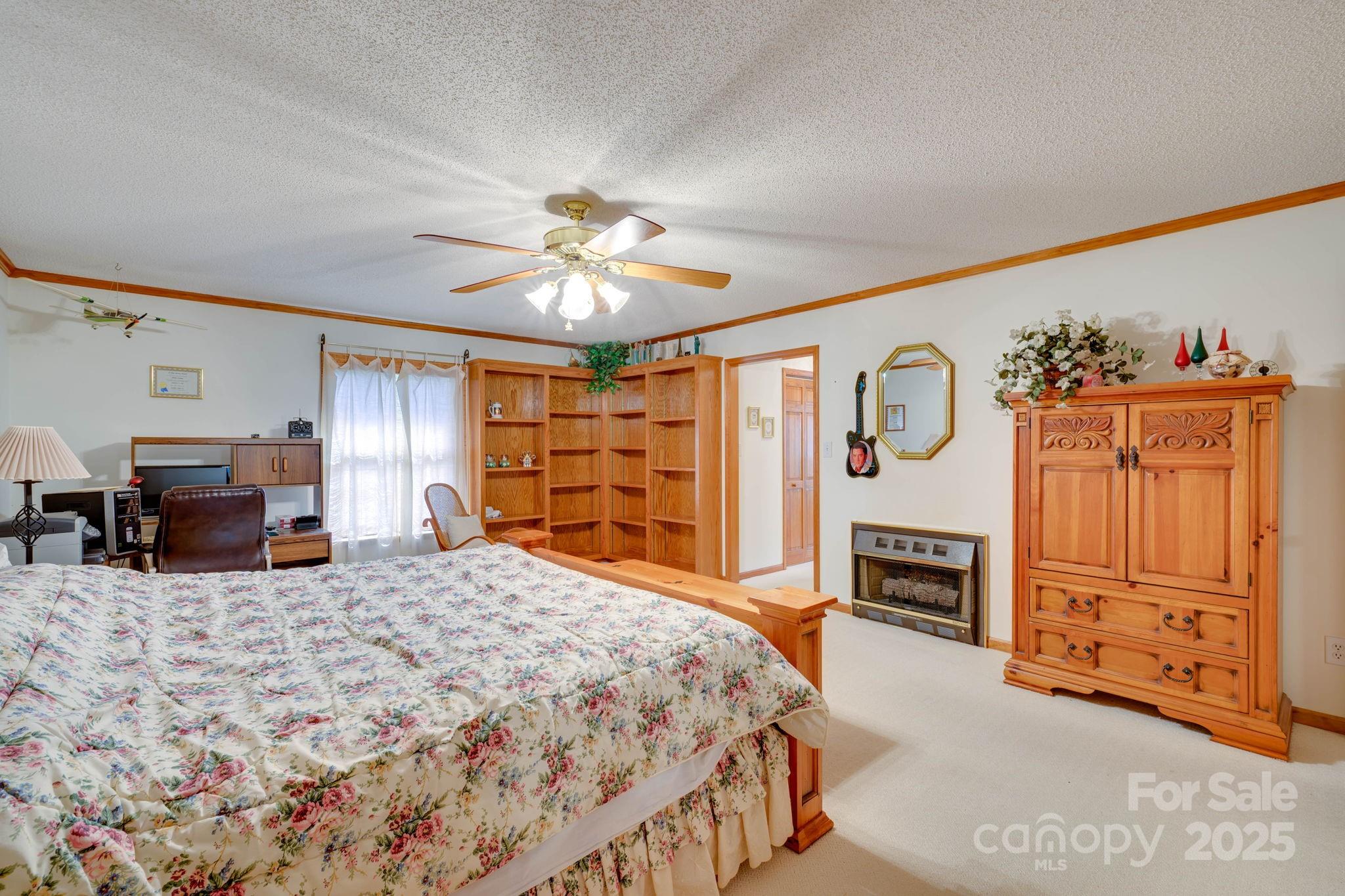 3132 Fox Den Circle — Iron Station