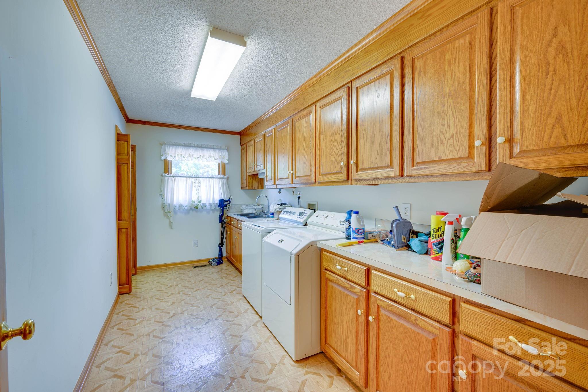 3132 Fox Den Circle — Iron Station