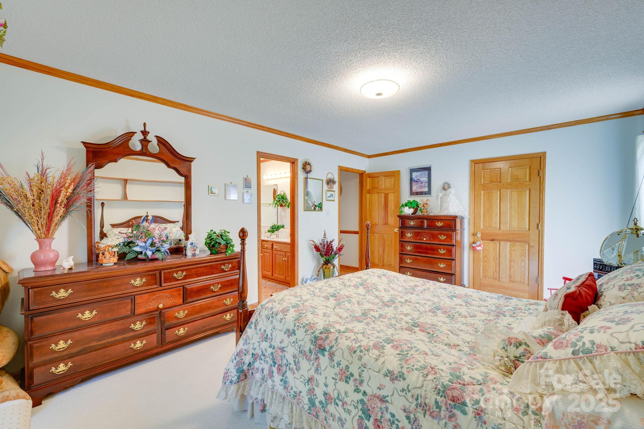 3132 Fox Den Circle — Iron Station