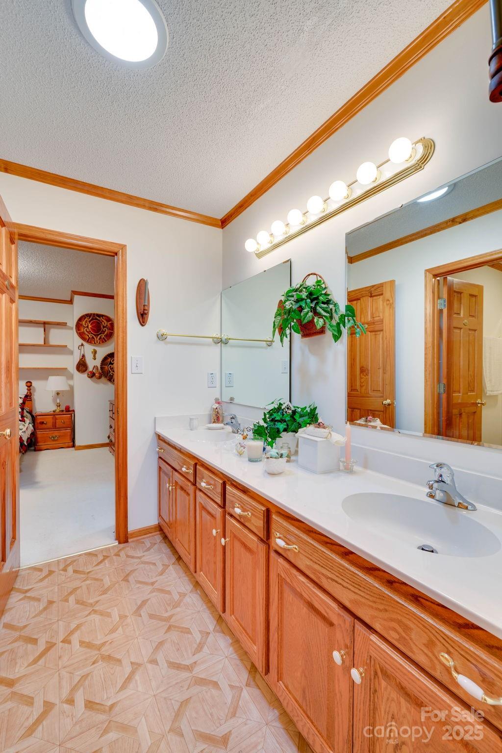 3132 Fox Den Circle — Iron Station