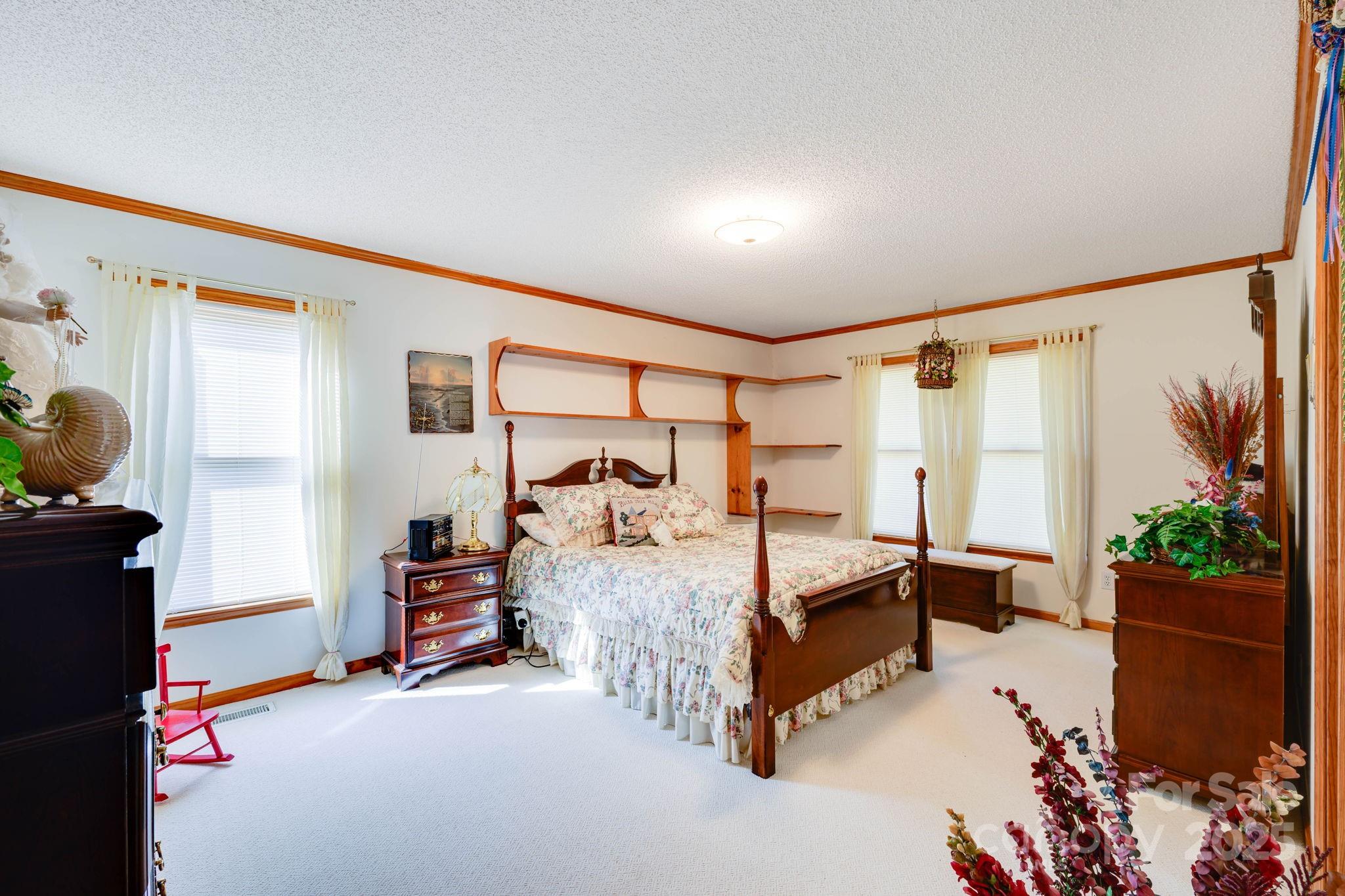 3132 Fox Den Circle — Iron Station