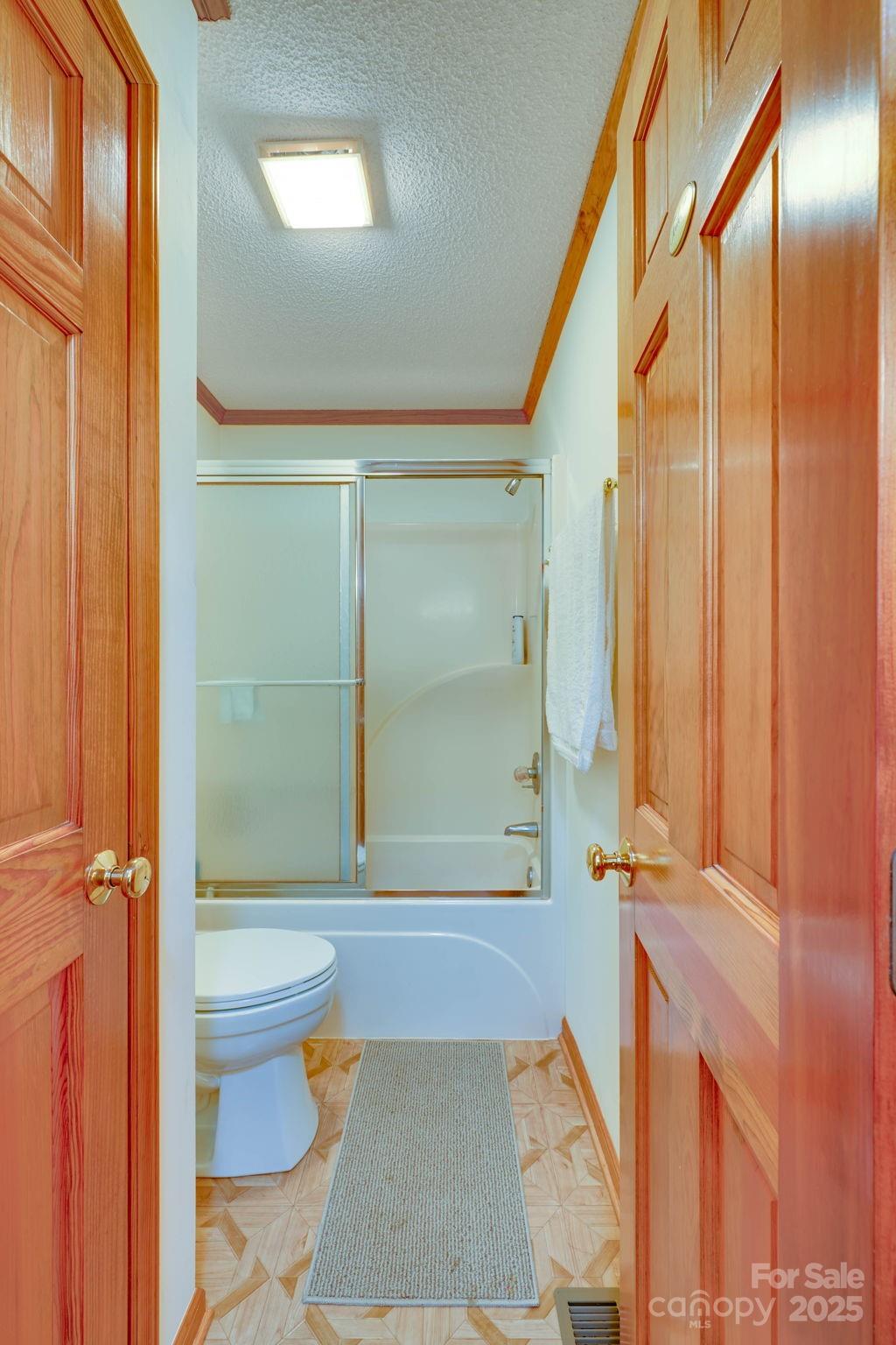 3132 Fox Den Circle — Iron Station