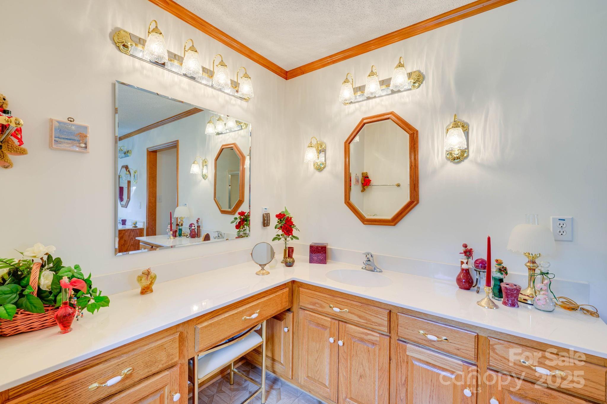 3132 Fox Den Circle — Iron Station